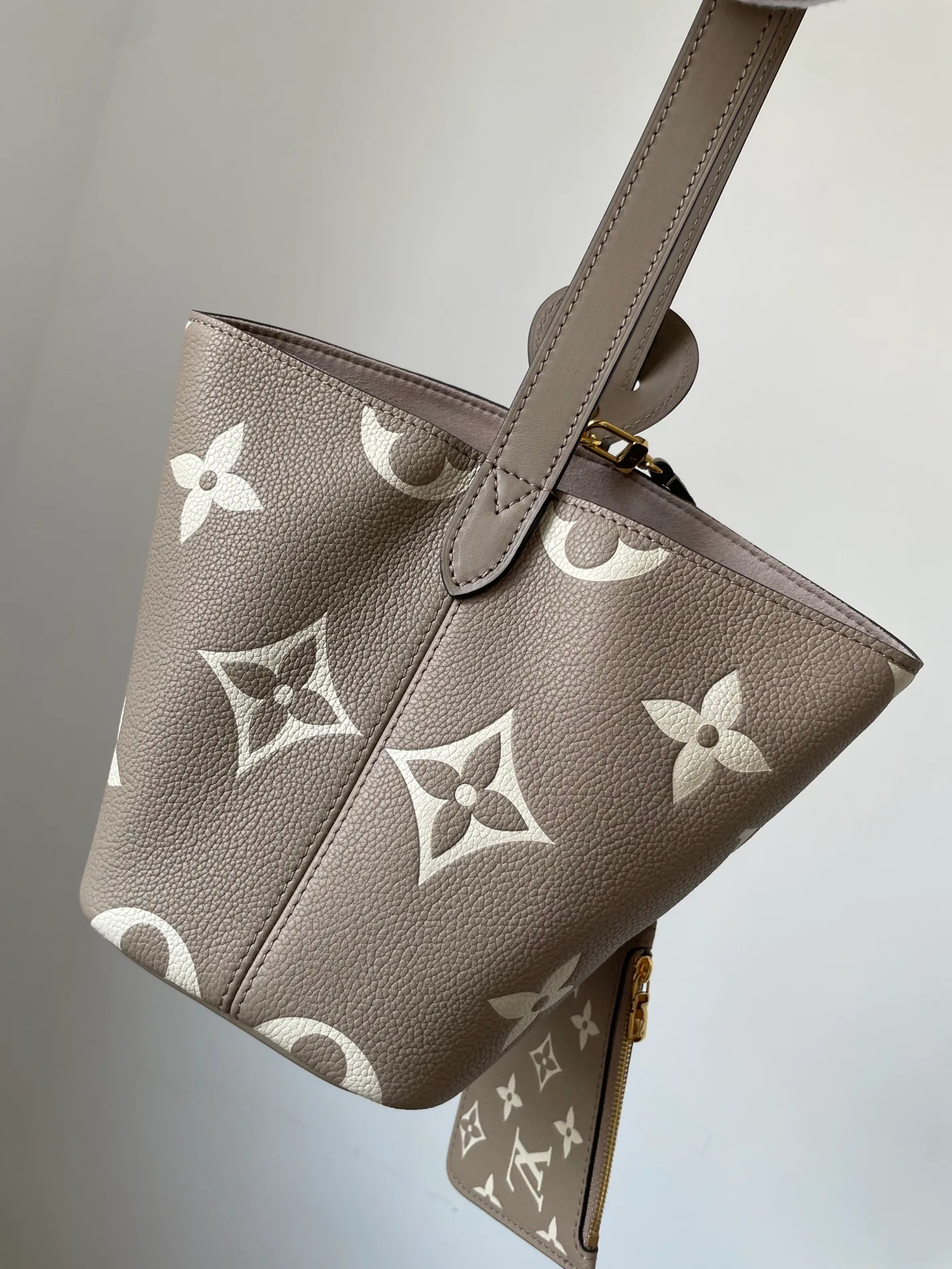 Women's Classic Handbags LOUIS VUITTON 18376554