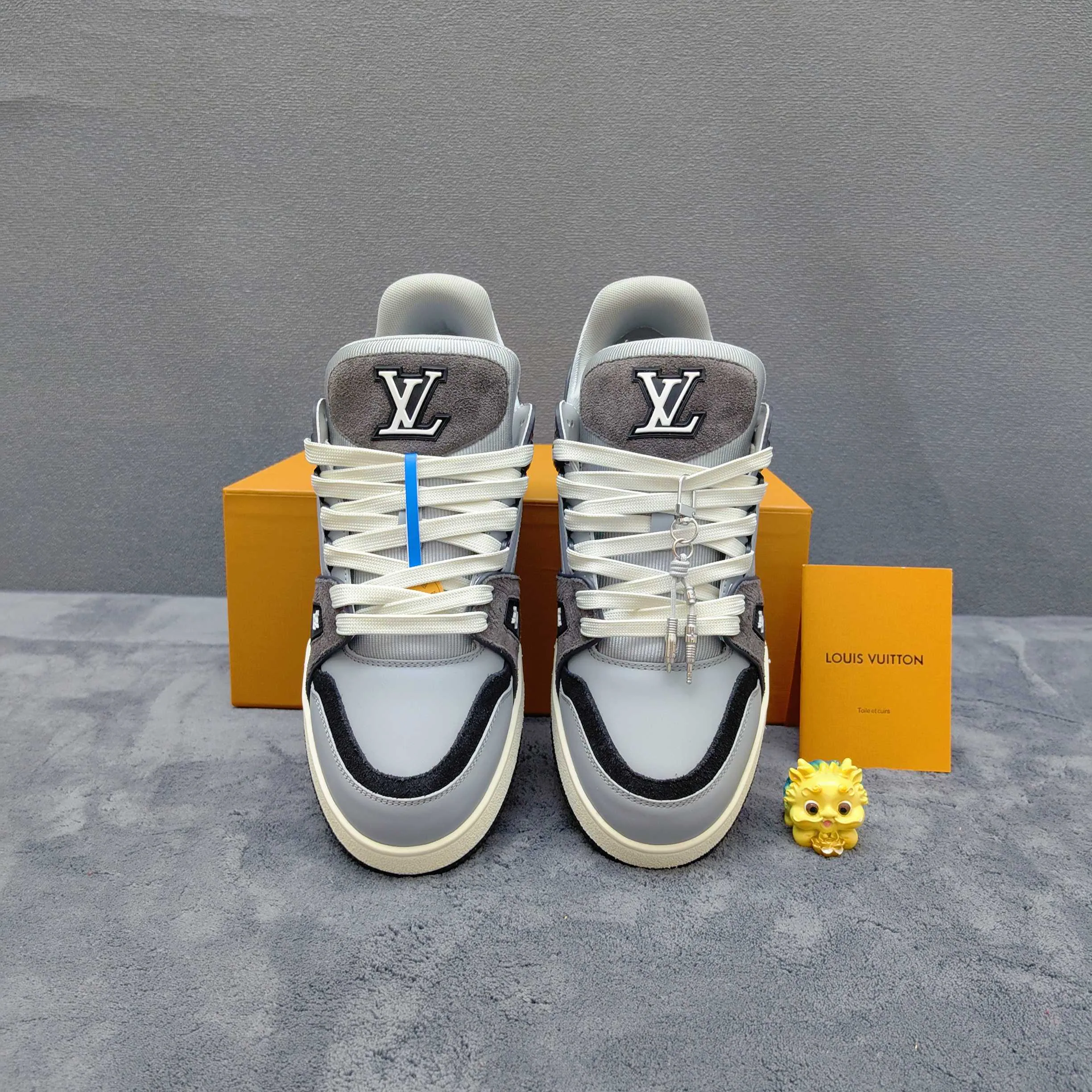 Women's Sneakers LOUIS VUITTON 17957140