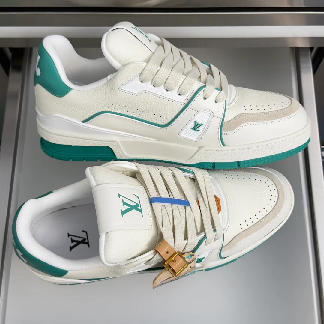 Women's Sneakers LOUIS VUITTON 17415477