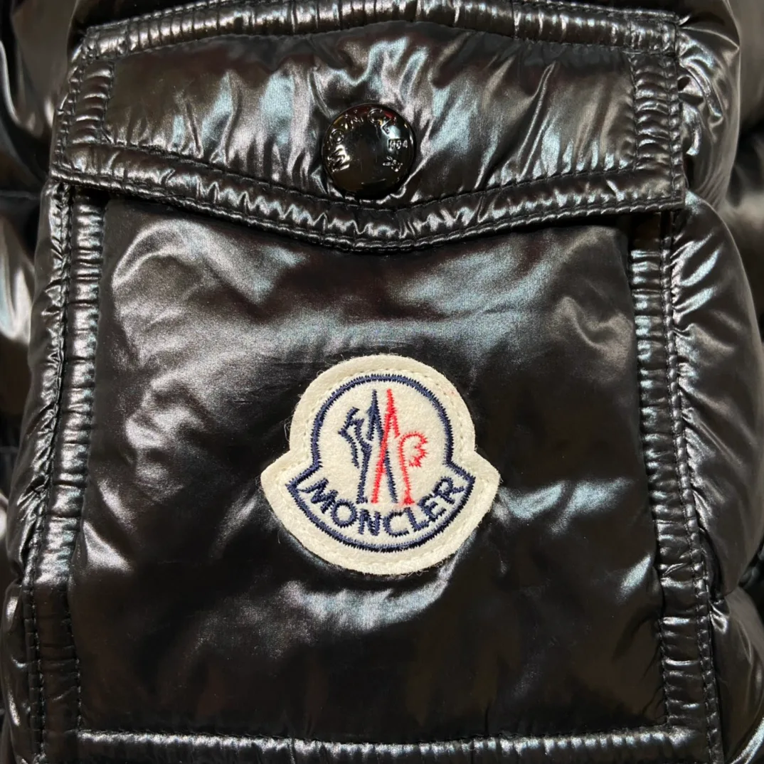 Women's Jackets And Down Jackets MONCLER 18354304
