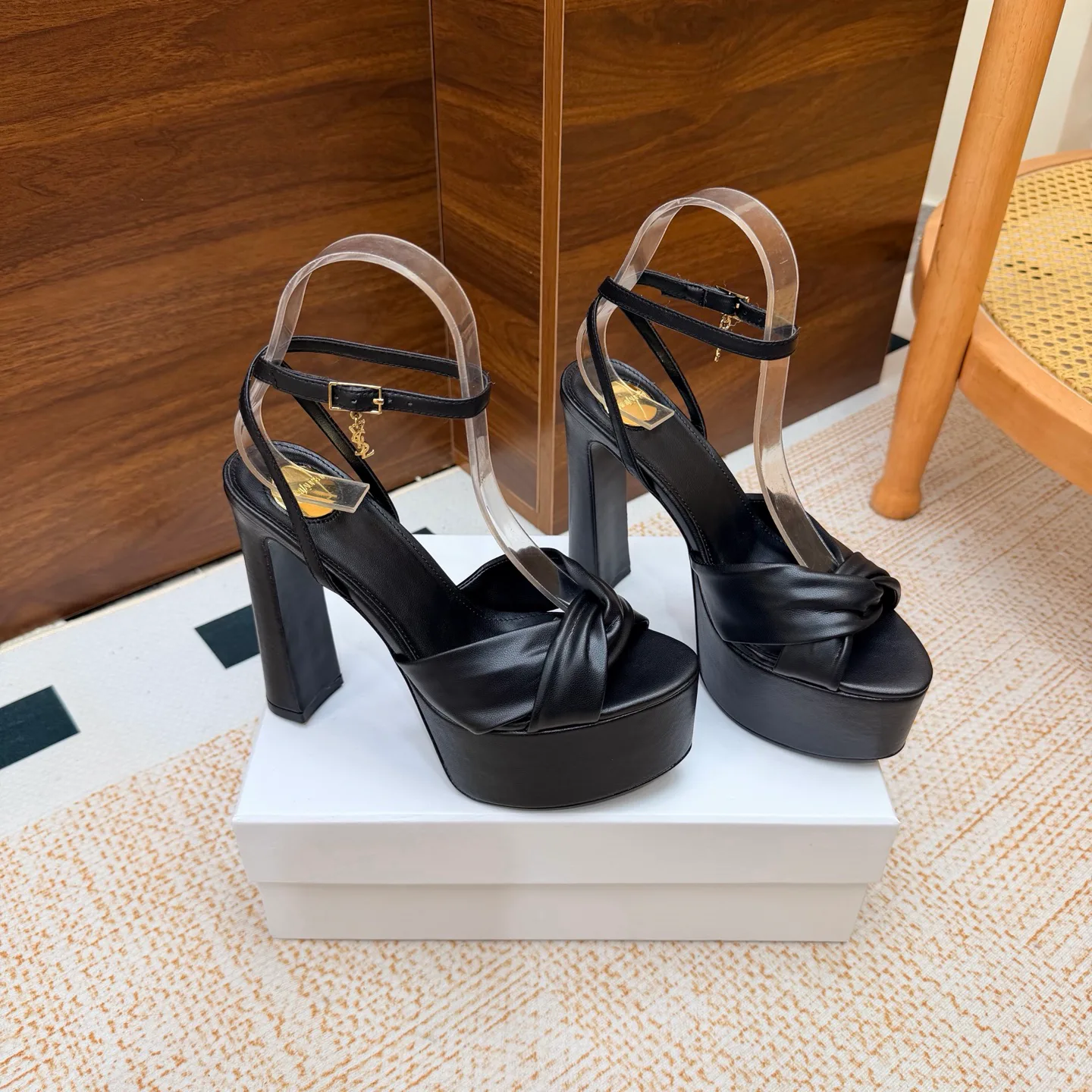 Women's Open-Toe Sandals SAINT LAURENT 18104666