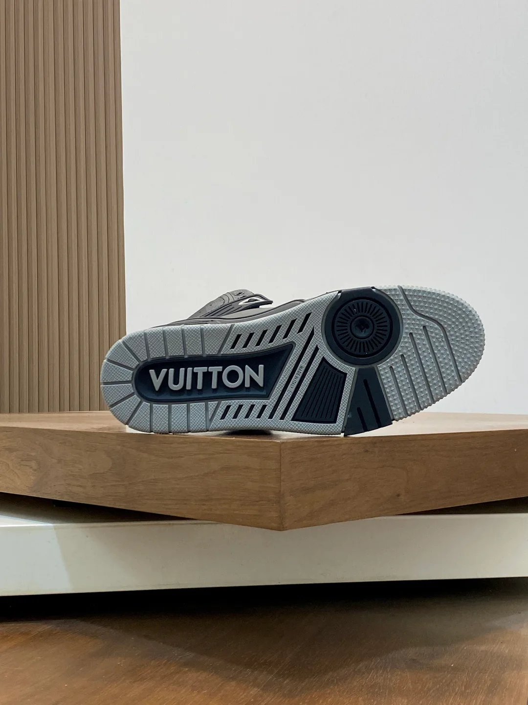 Men's Sneakers LOUIS VUITTON 17862447