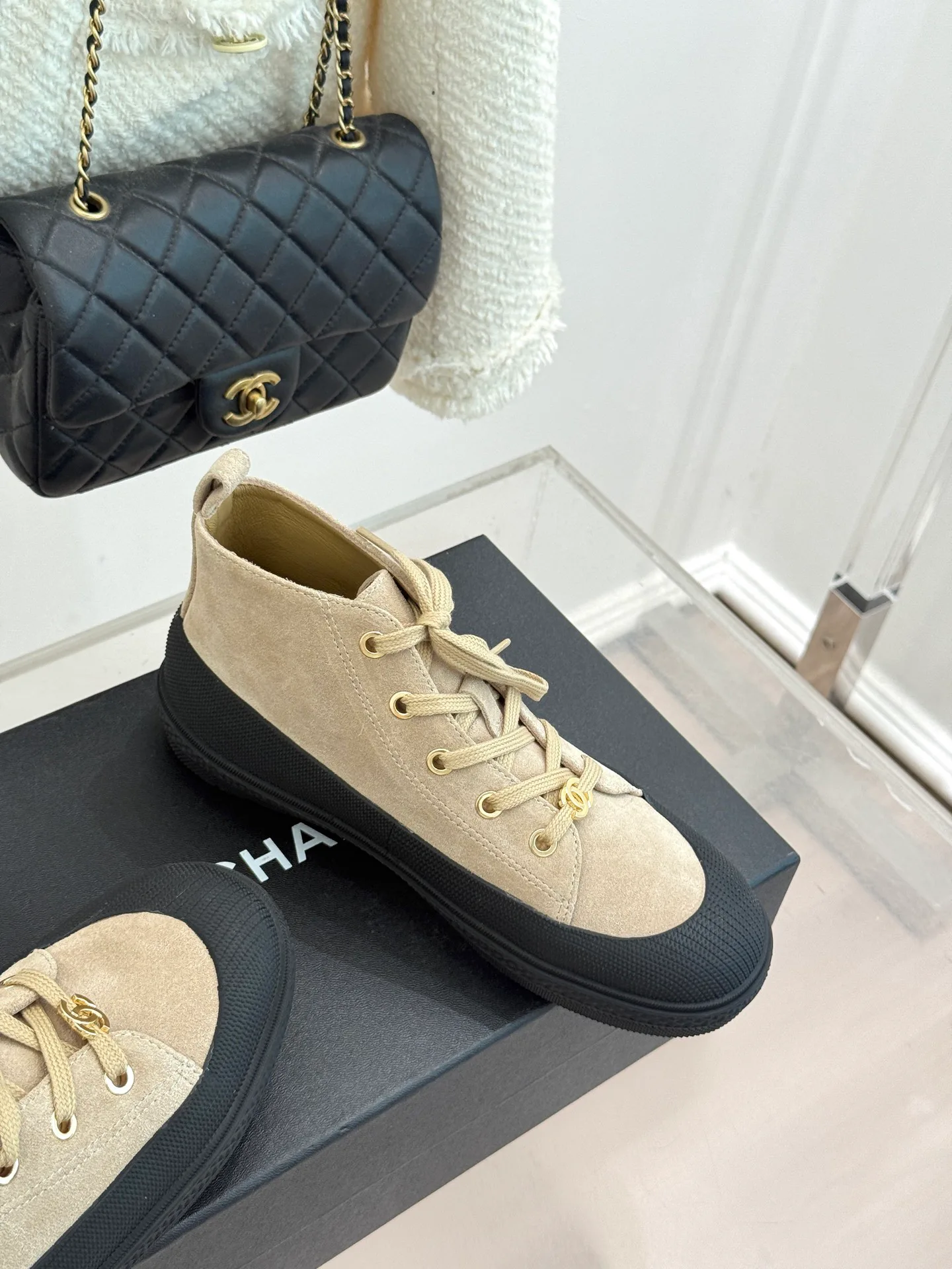 Women's Sneakers CHANEL 18436487