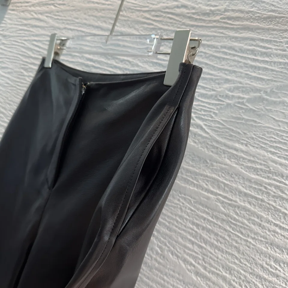 Women's Trousers CHANEL 18172563