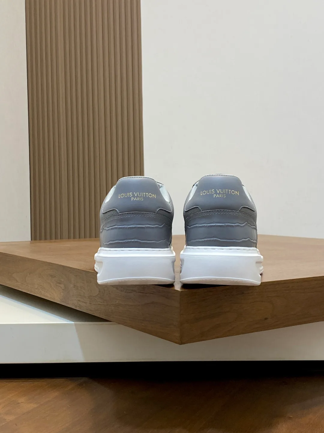 Men's Sneakers LOUIS VUITTON 18265108