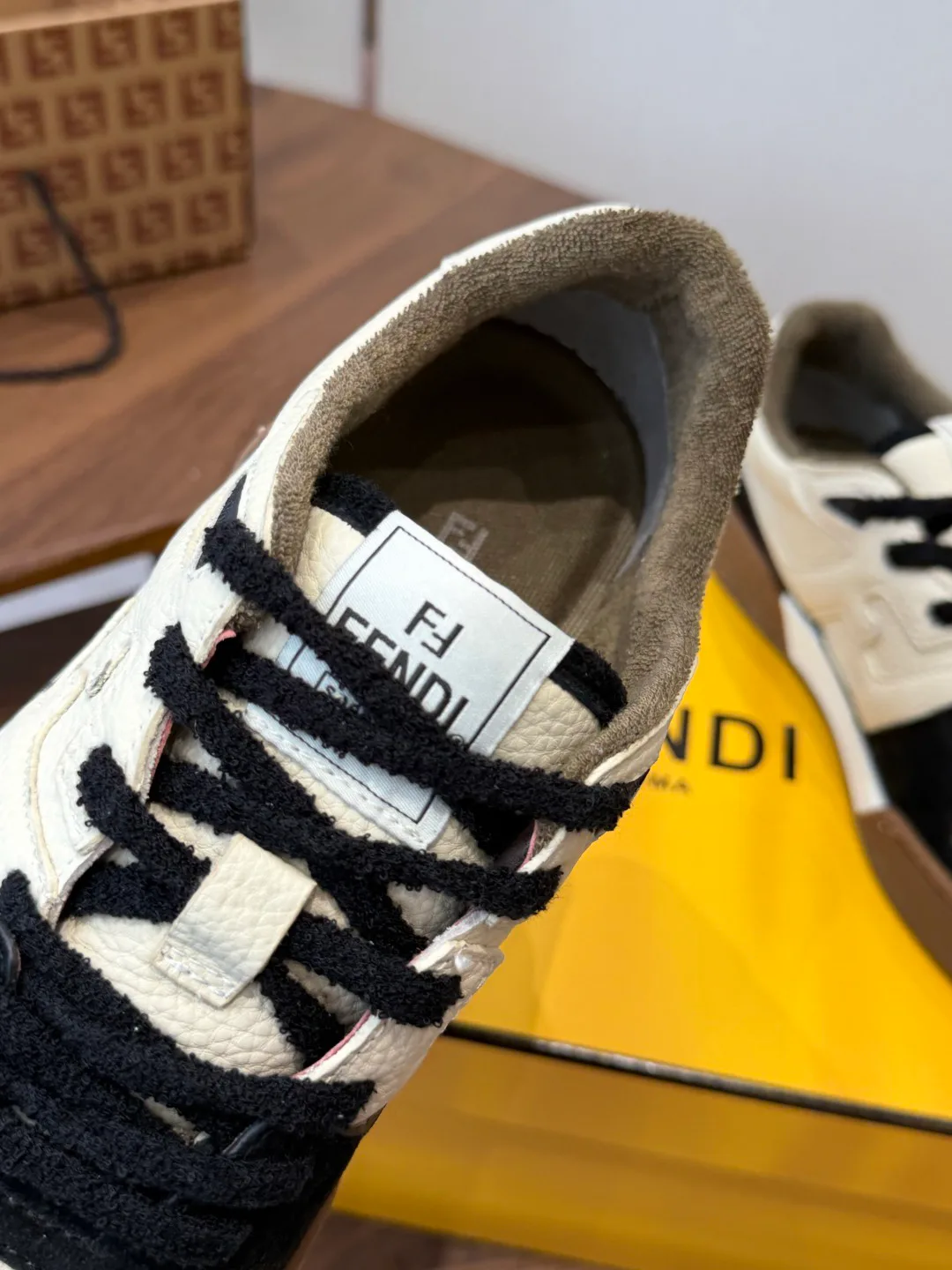 Women's Sneakers FENDI 17908426