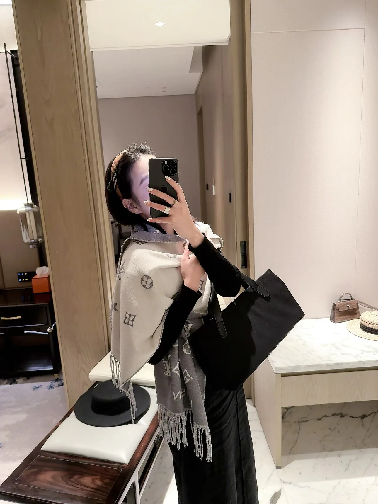 Scarves LOUIS VUITTON 18322602