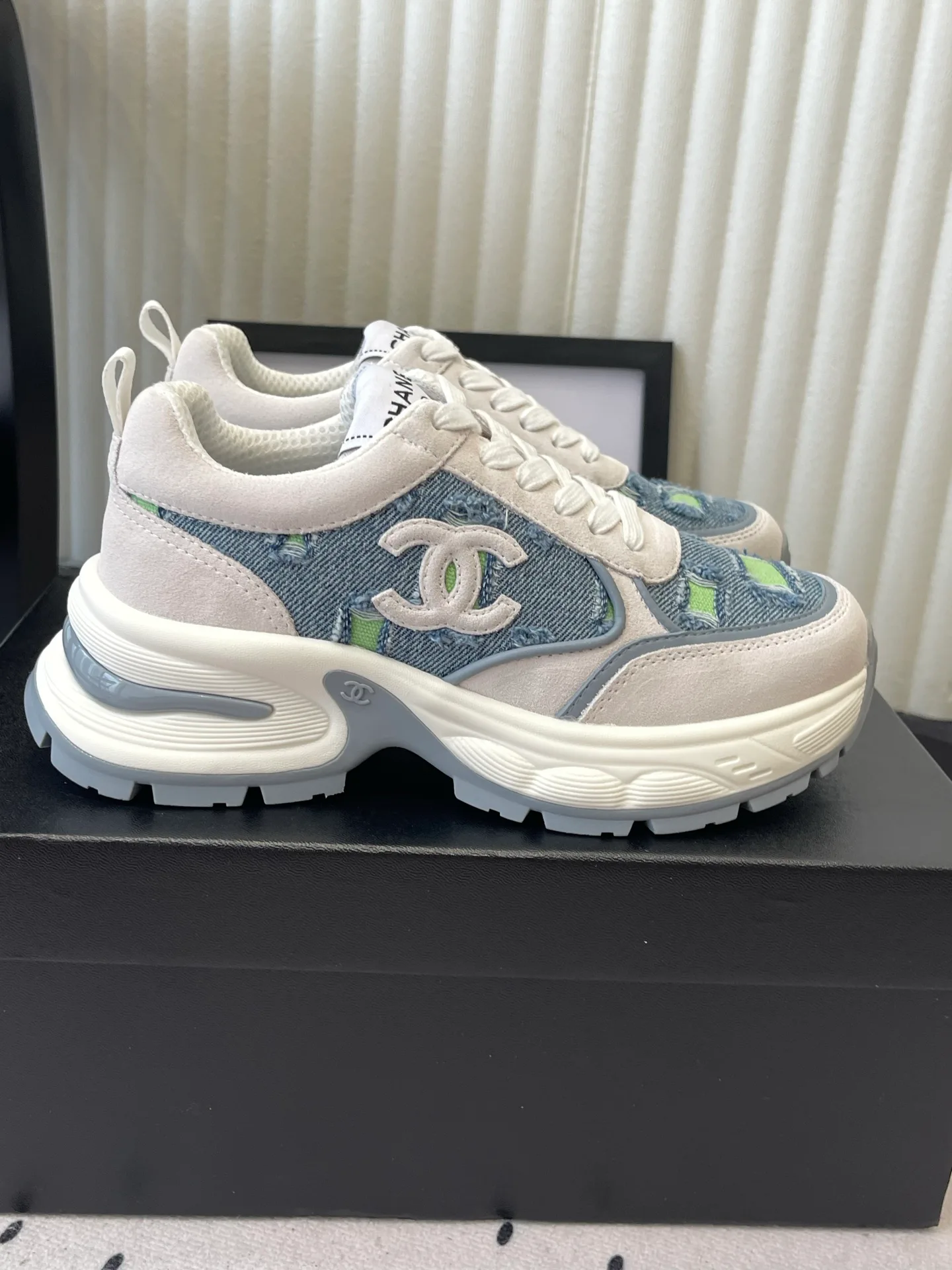 Women's Sneakers CHANEL 17769665