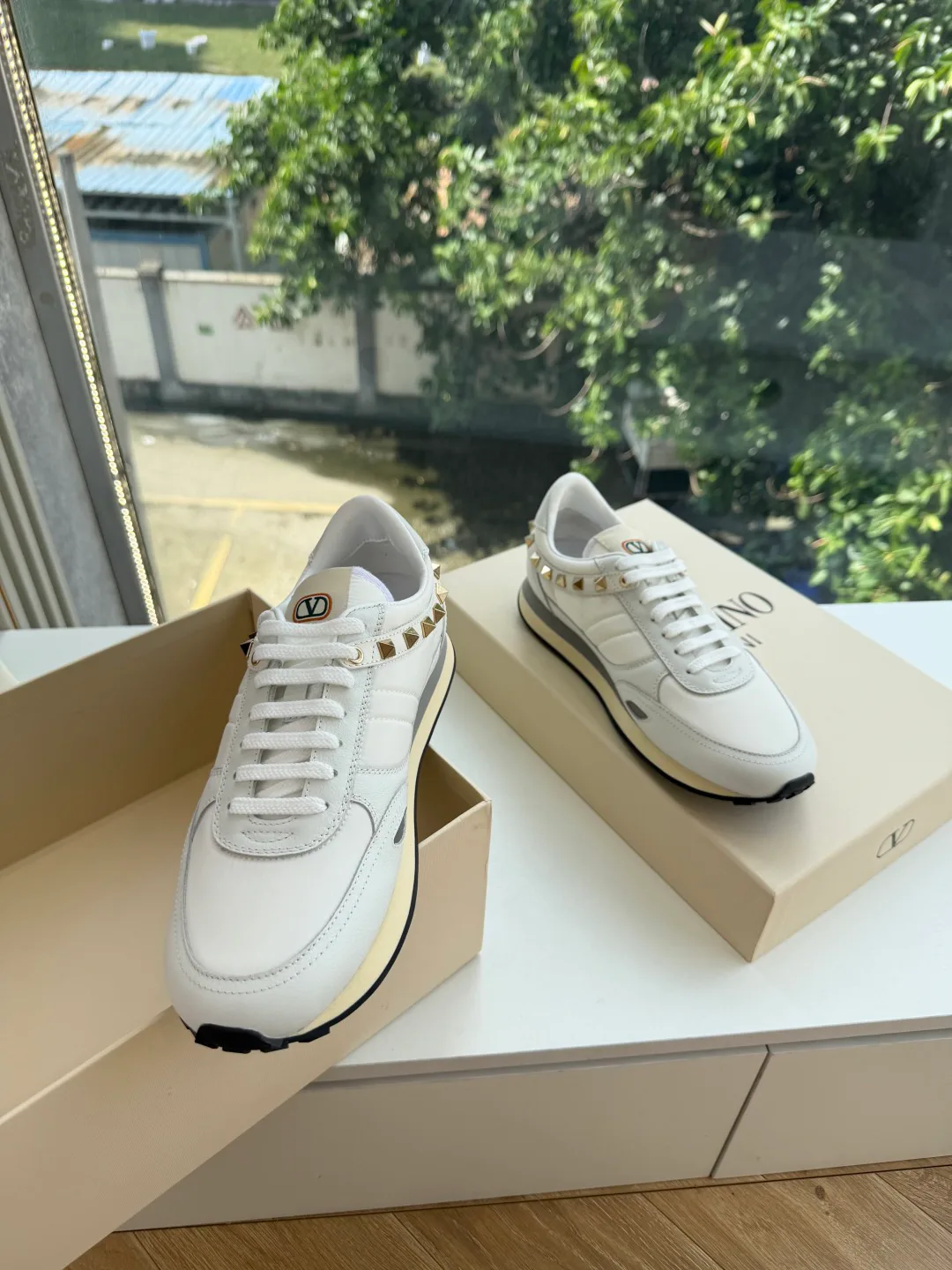 Women's Sneakers VALENTINO 18053447