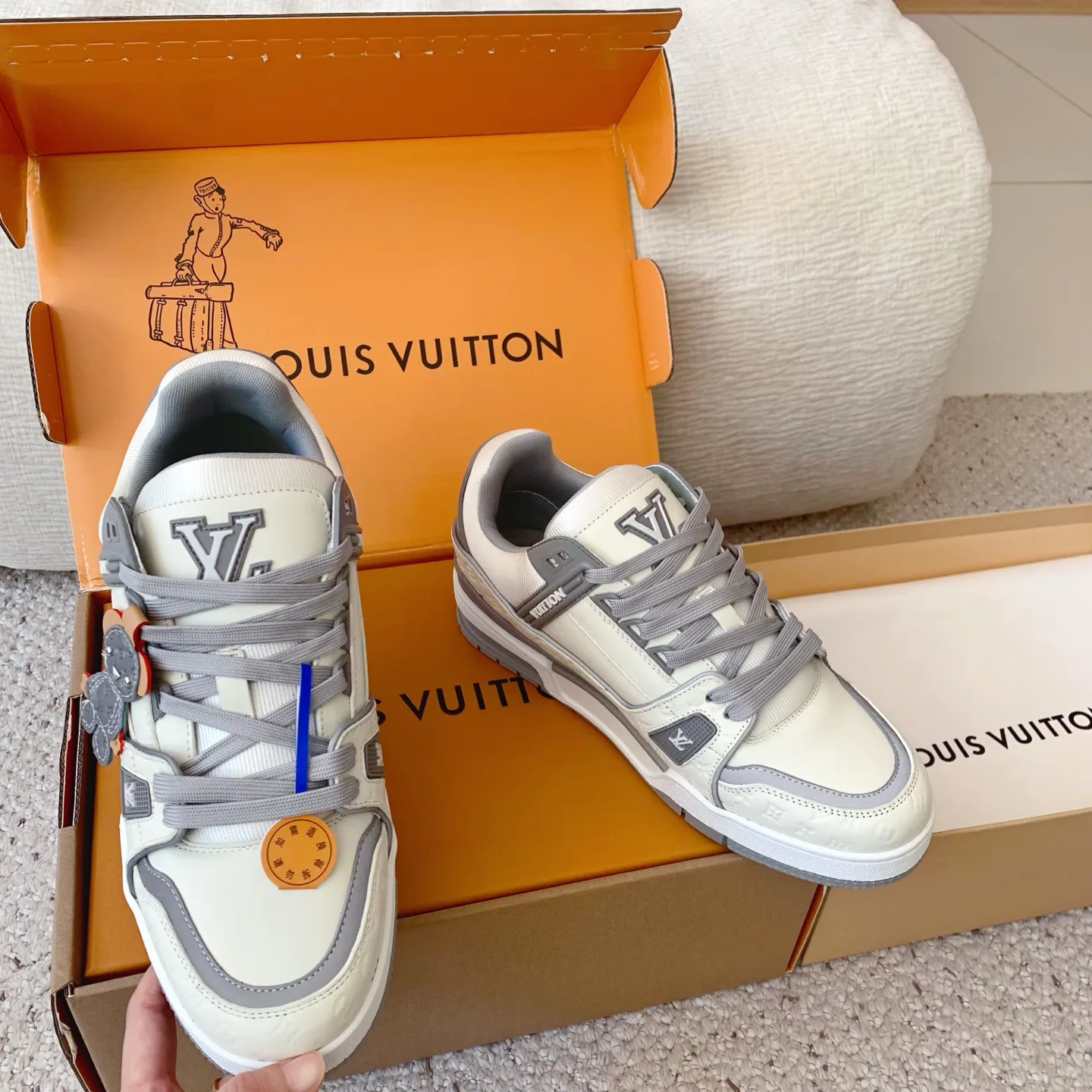 Women's Sneakers LOUIS VUITTON 18258368