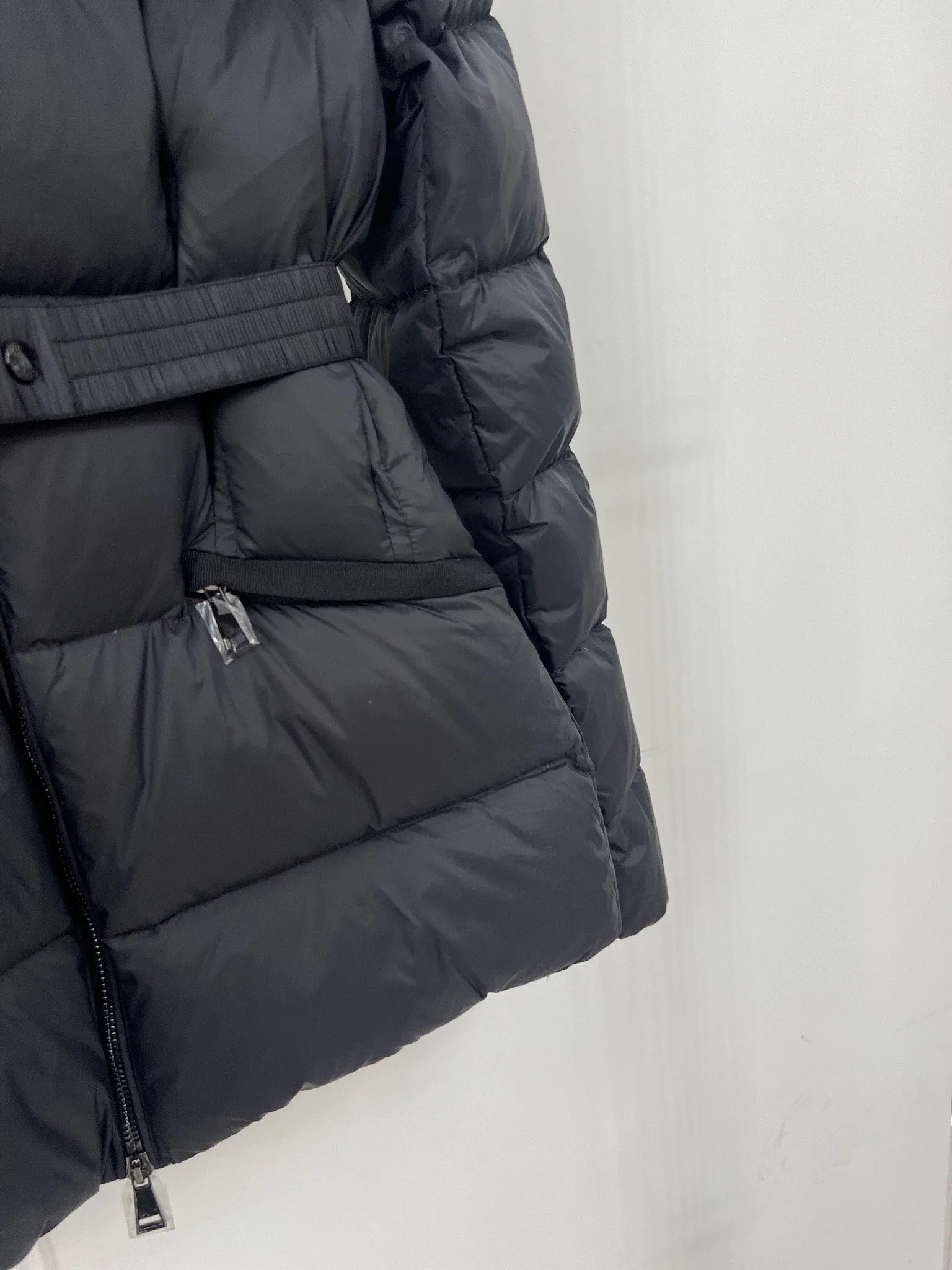 Women's Jackets And Down Jackets MONCLER 18416116