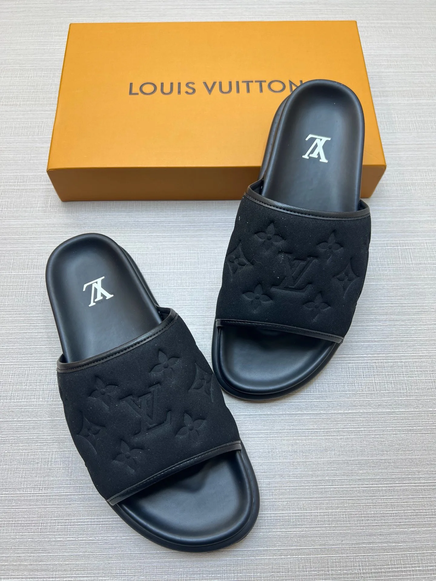 Women's Flip-Flops LOUIS VUITTON 18011809