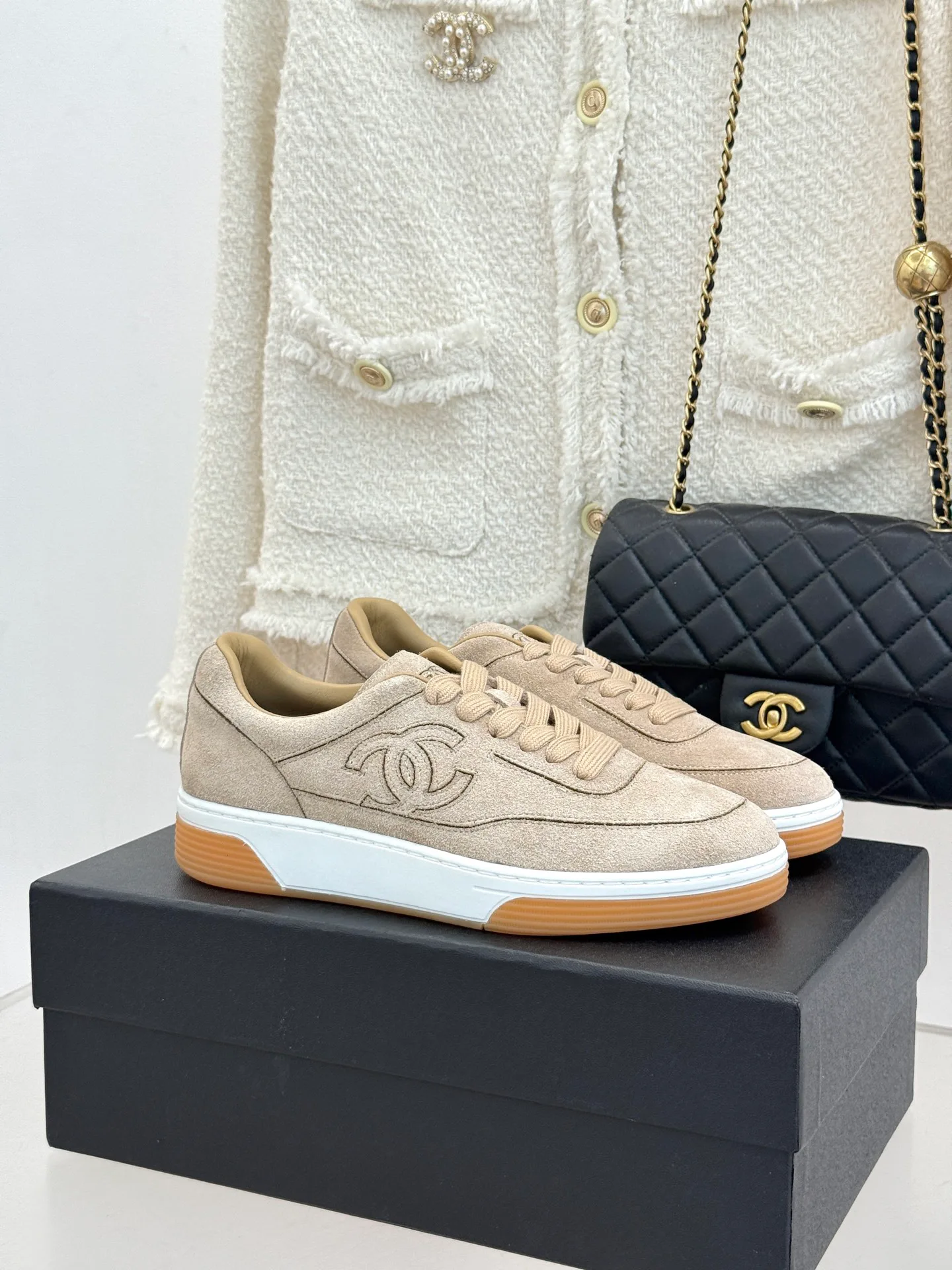 Women's Sneakers CHANEL 18154786