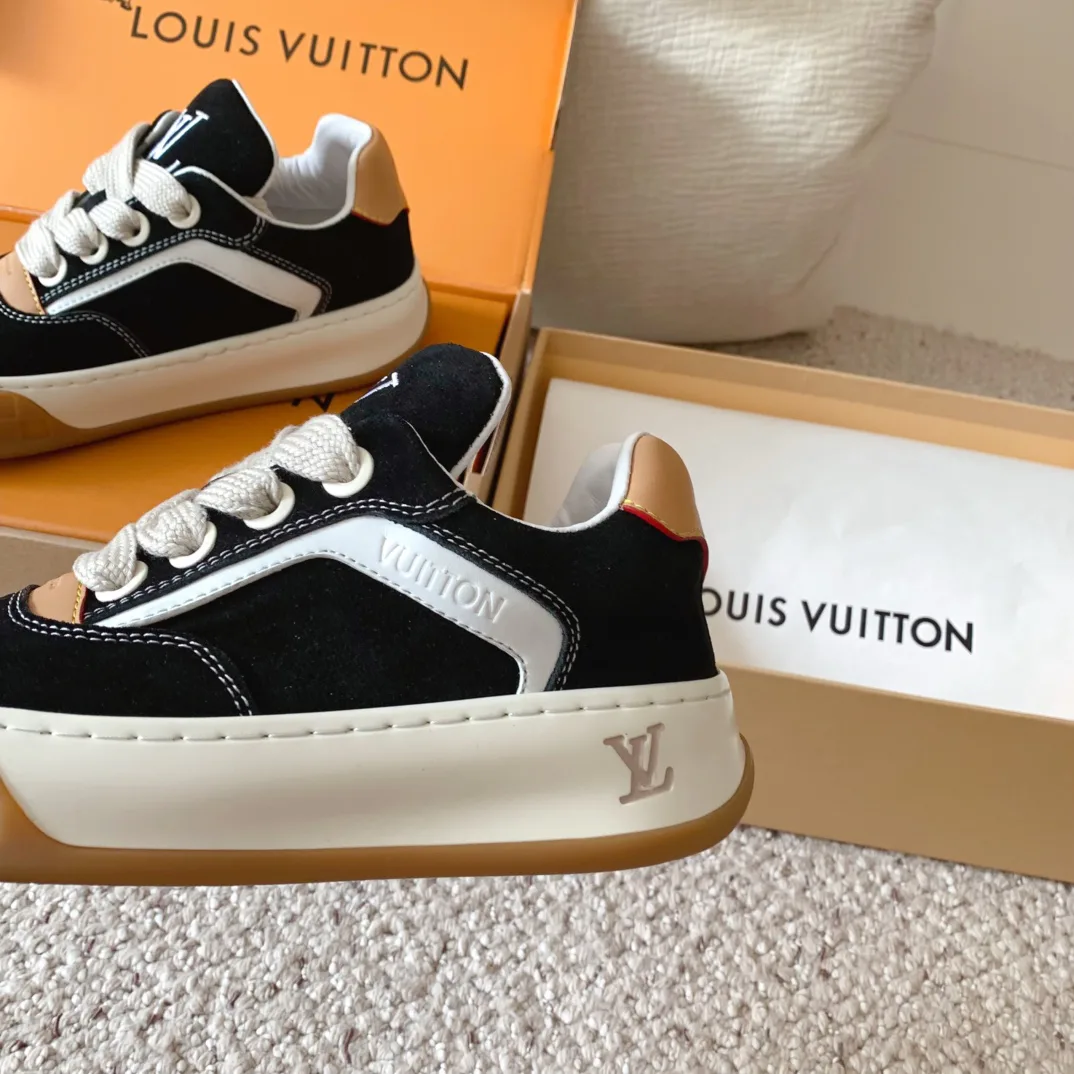 Women's Sneakers LOUIS VUITTON 18375787
