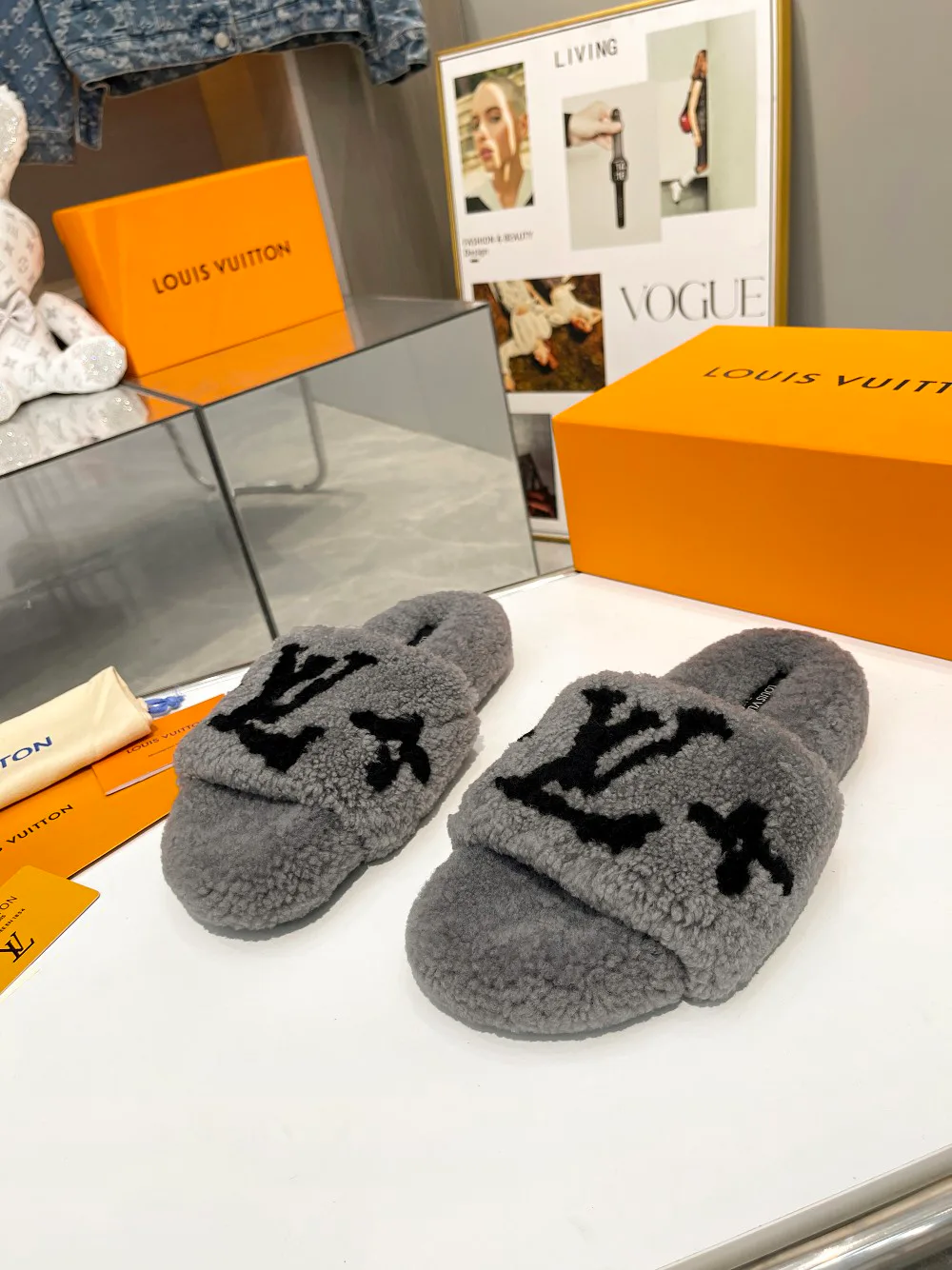 Women's Slippers LOUIS VUITTON 18366824