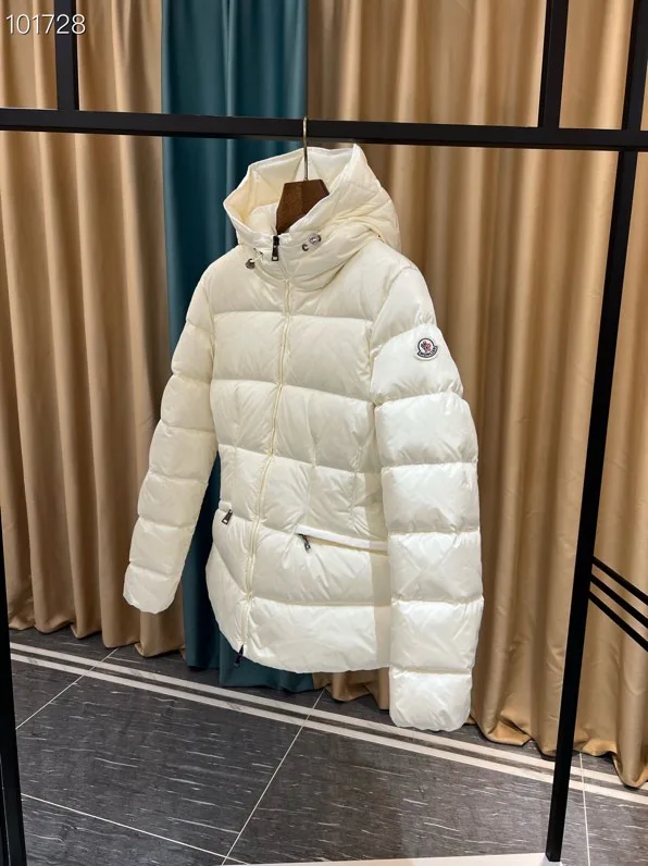 Women's Jackets And Down Jackets MONCLER 17964594