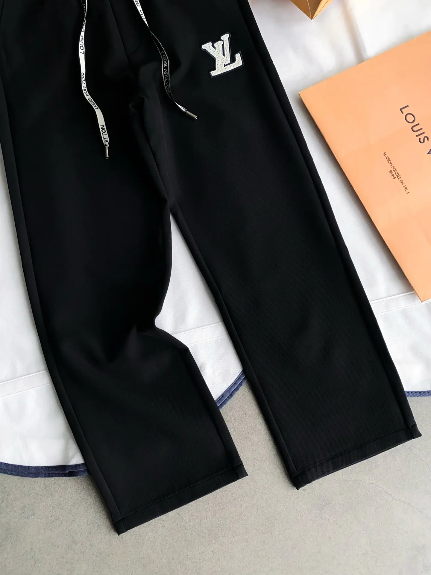 Men's Trousers LOUIS VUITTON 18469102