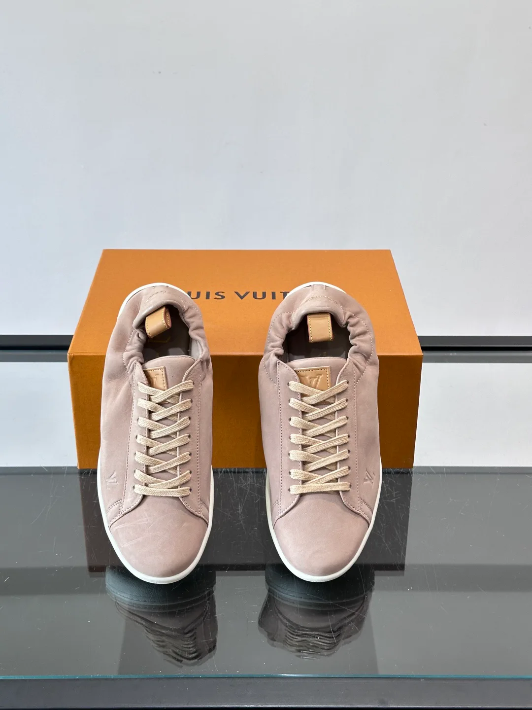 Men's Sneakers LOUIS VUITTON 18263704