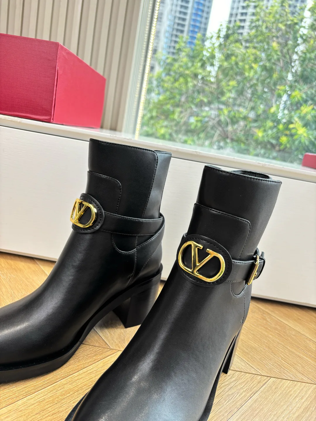 Women's Booties VALENTINO 18414323