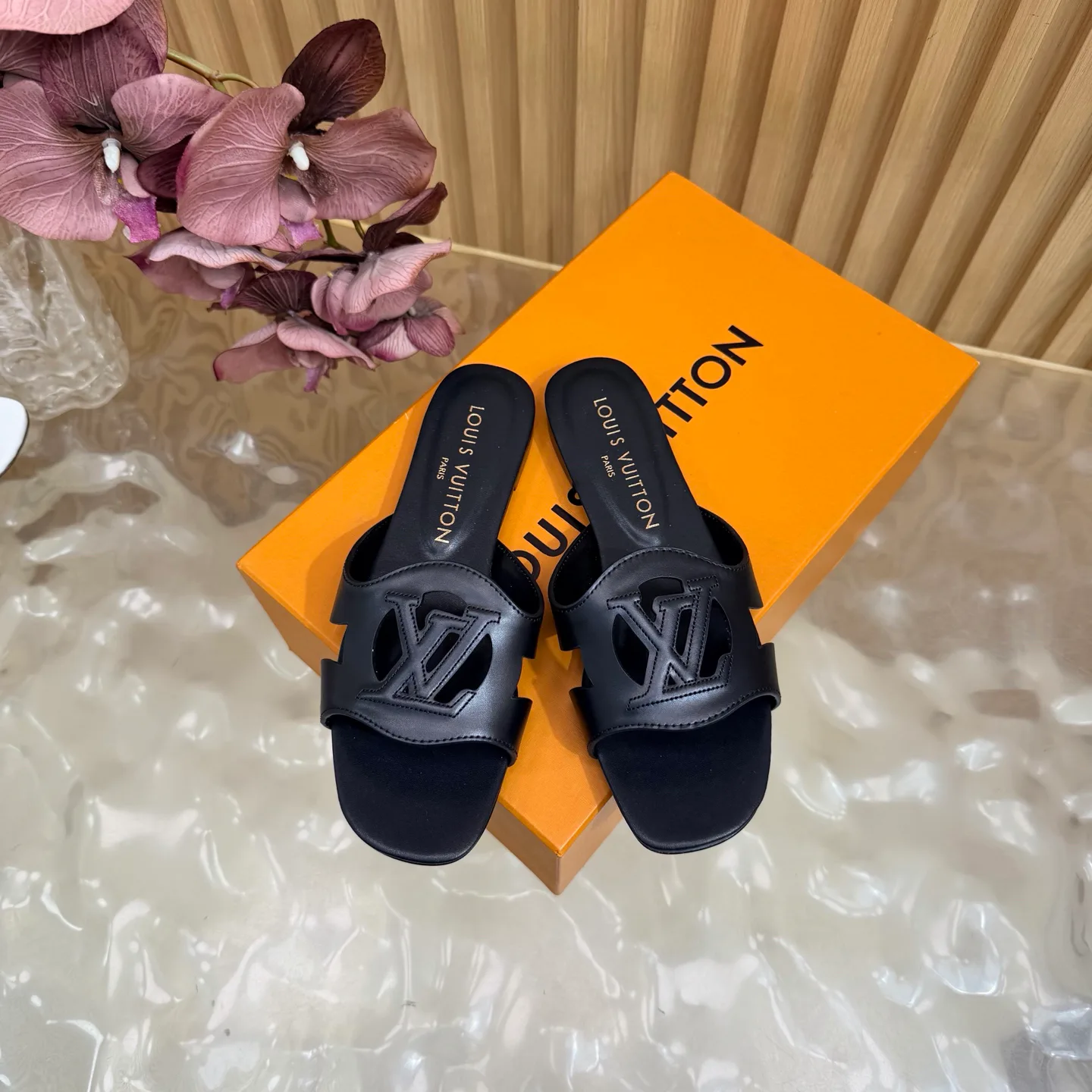 Women's Flip-Flops LOUIS VUITTON 17448826