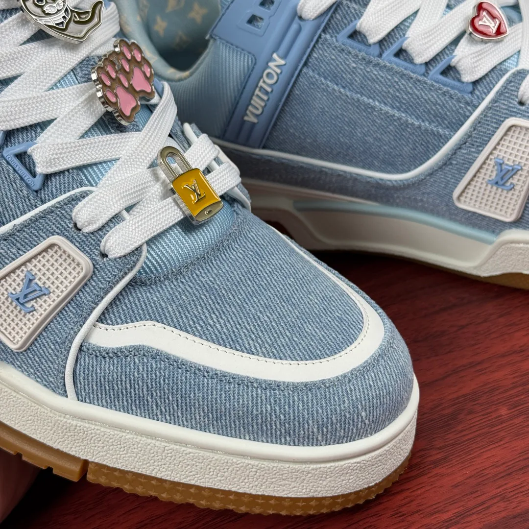 Кроссовки Женские Louis Vuitton 18580853