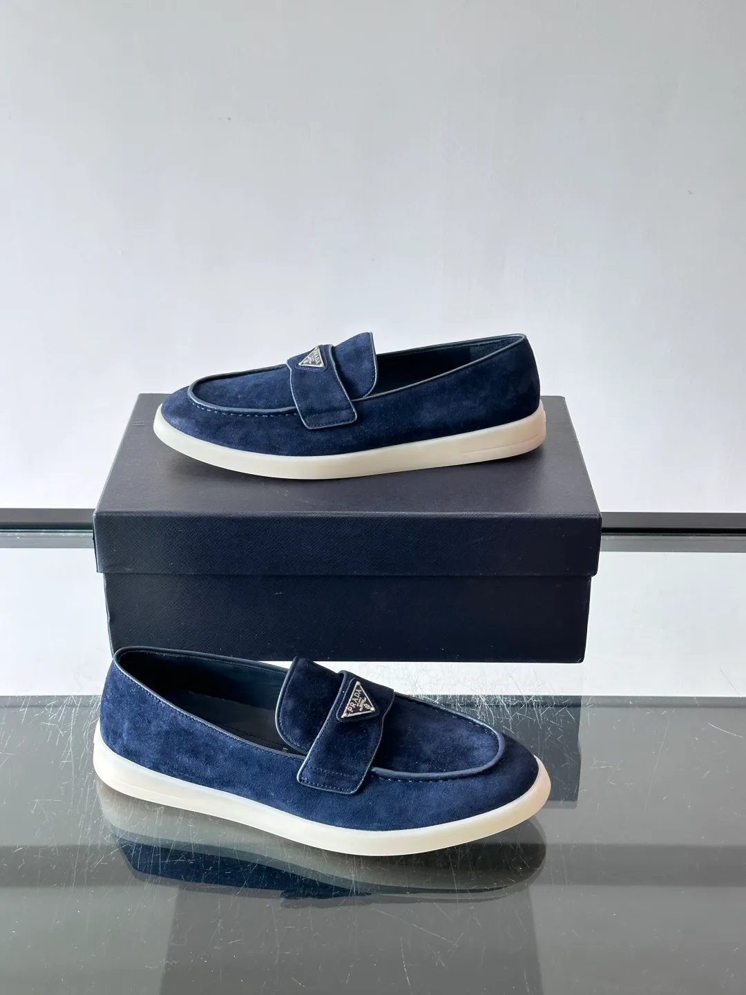 Men's Loafers And Dress Shoes PRADA 18102309