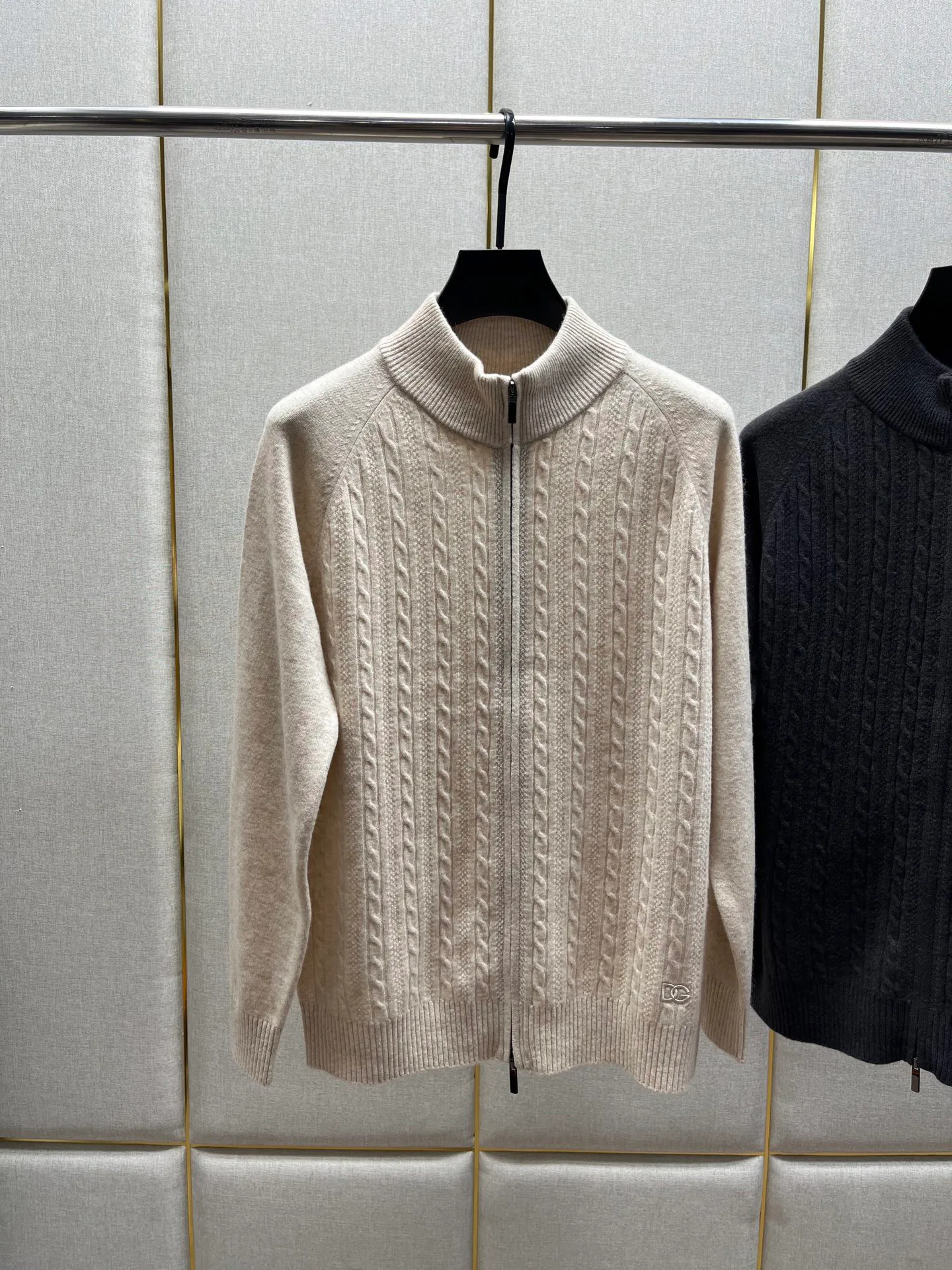 Men's Jumpers And Sweaters DOLCE & GABBANA 18109029