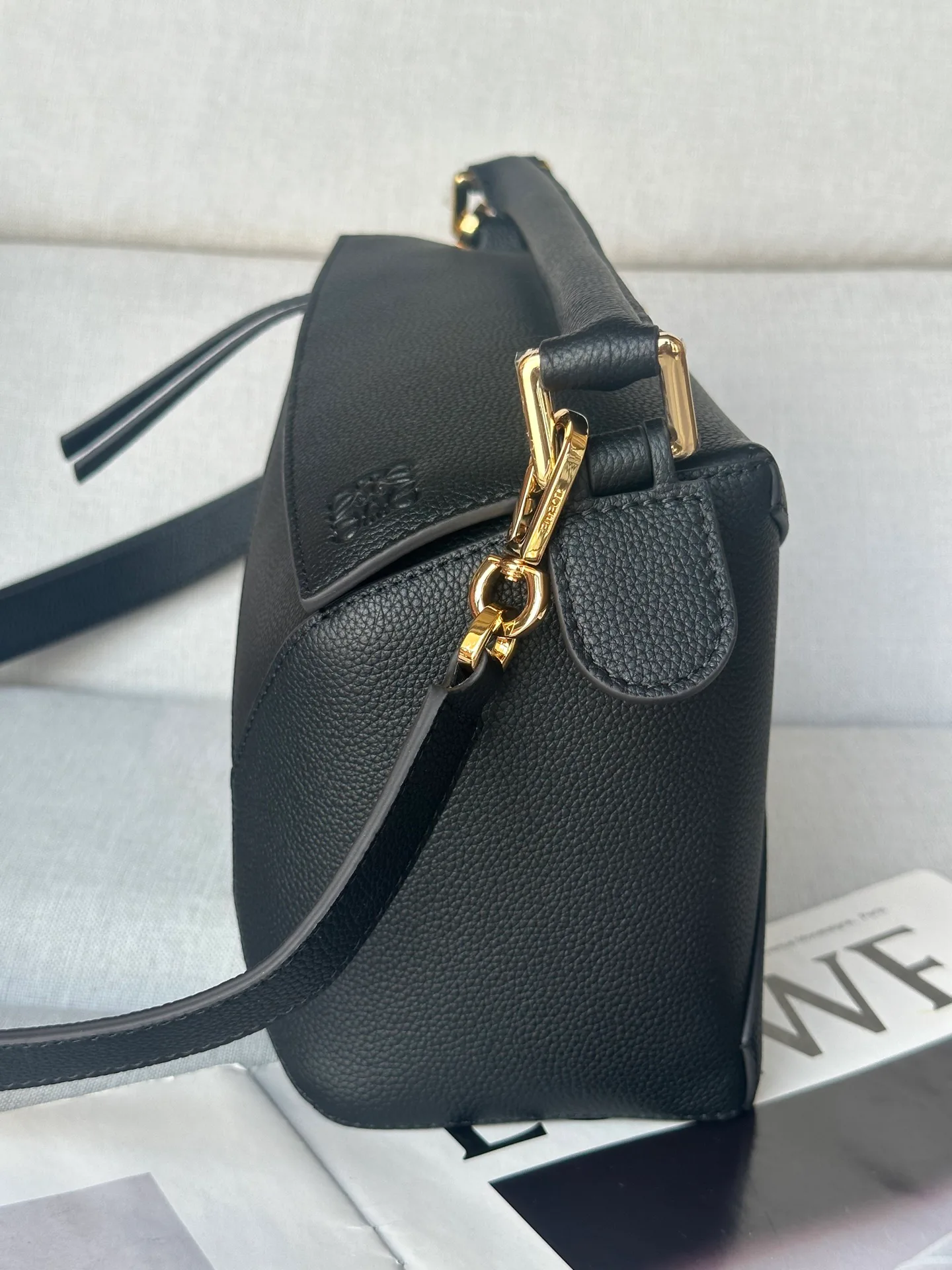 Women's Classic Handbags LOEWE 17303173
