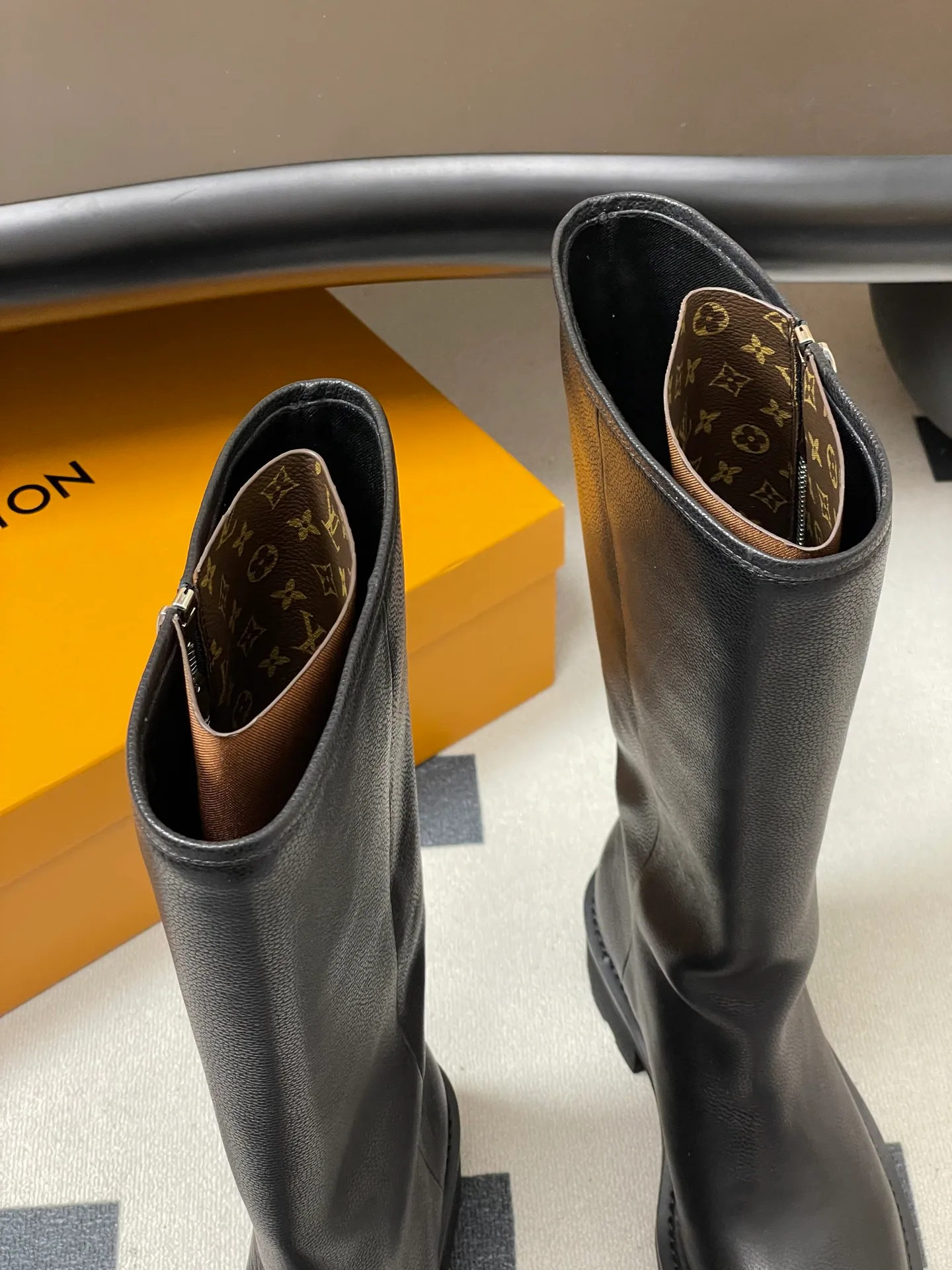 Women's Boots LOUIS VUITTON 18388126
