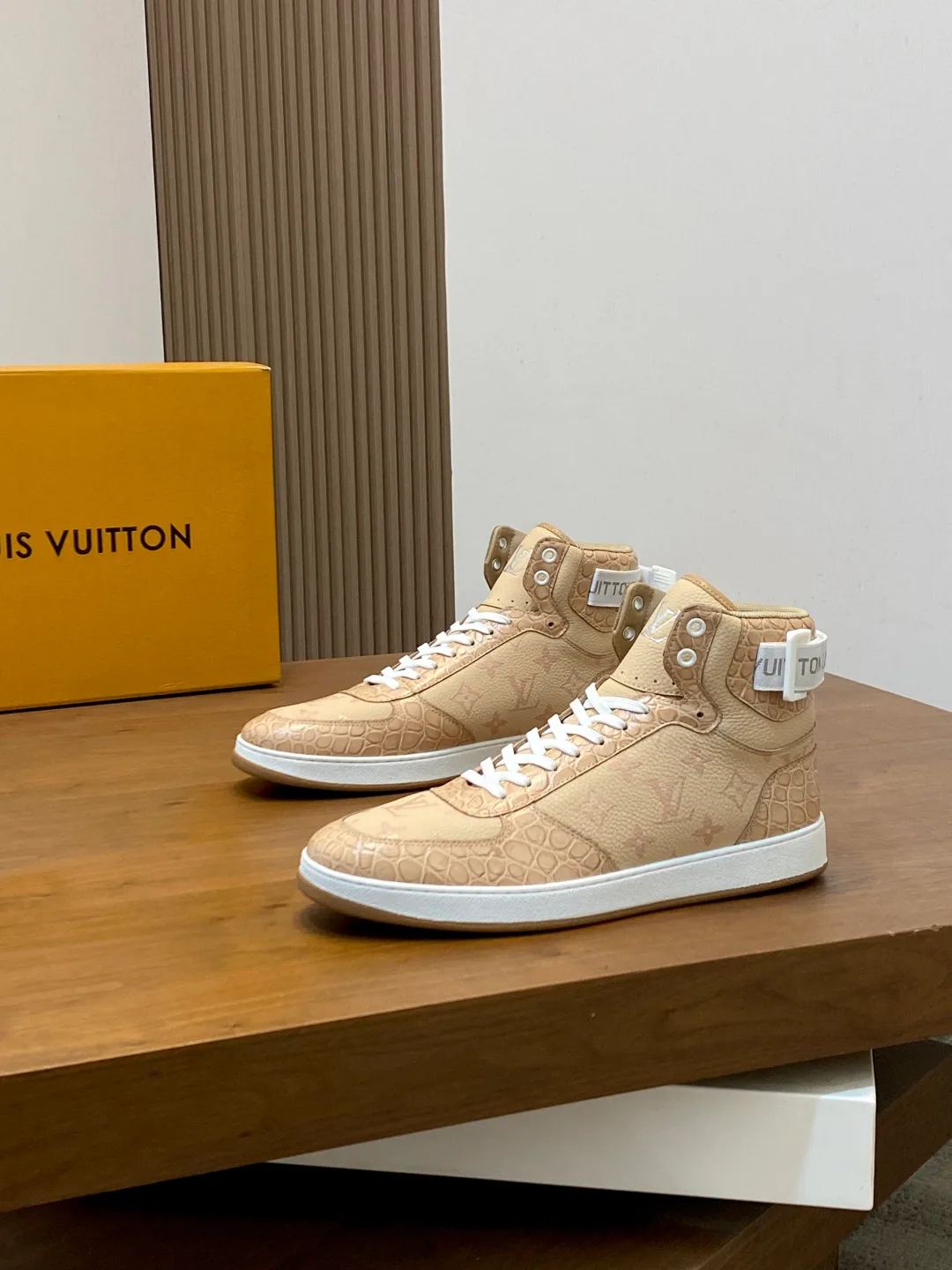 Men's Sneakers LOUIS VUITTON 18265103