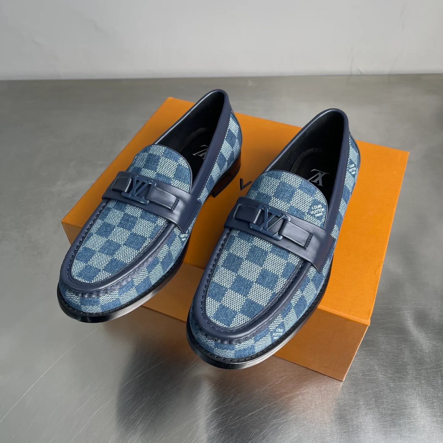 Men's Loafers And Dress Shoes LOUIS VUITTON 18519397