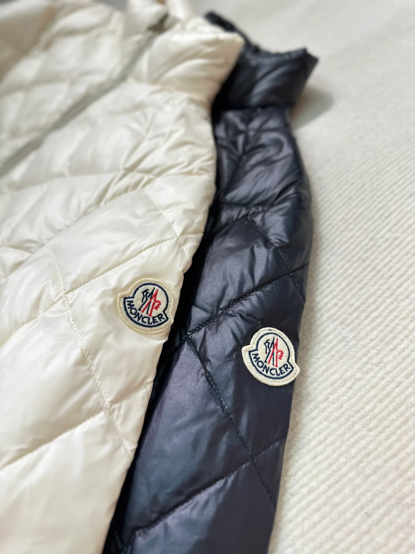 Women's Jackets And Down Jackets MONCLER 17938425