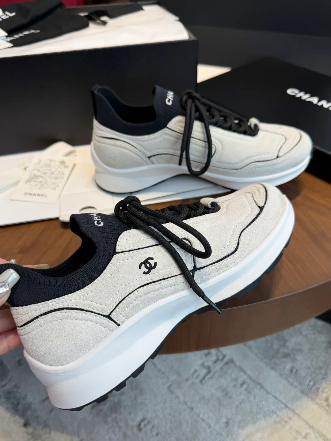 Women's Sneakers CHANEL 18067106