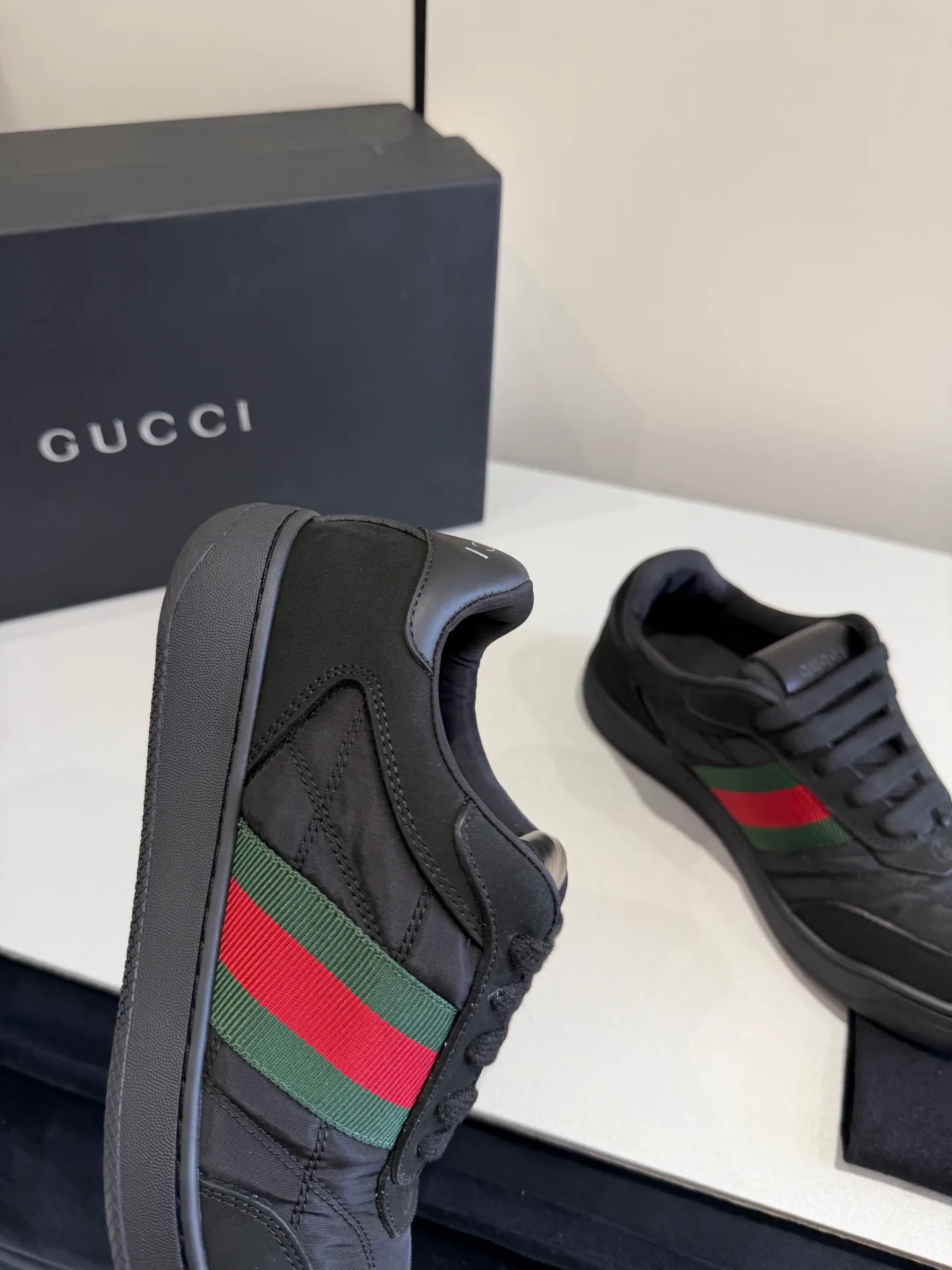 Women's Sneakers GUCCI 18369664