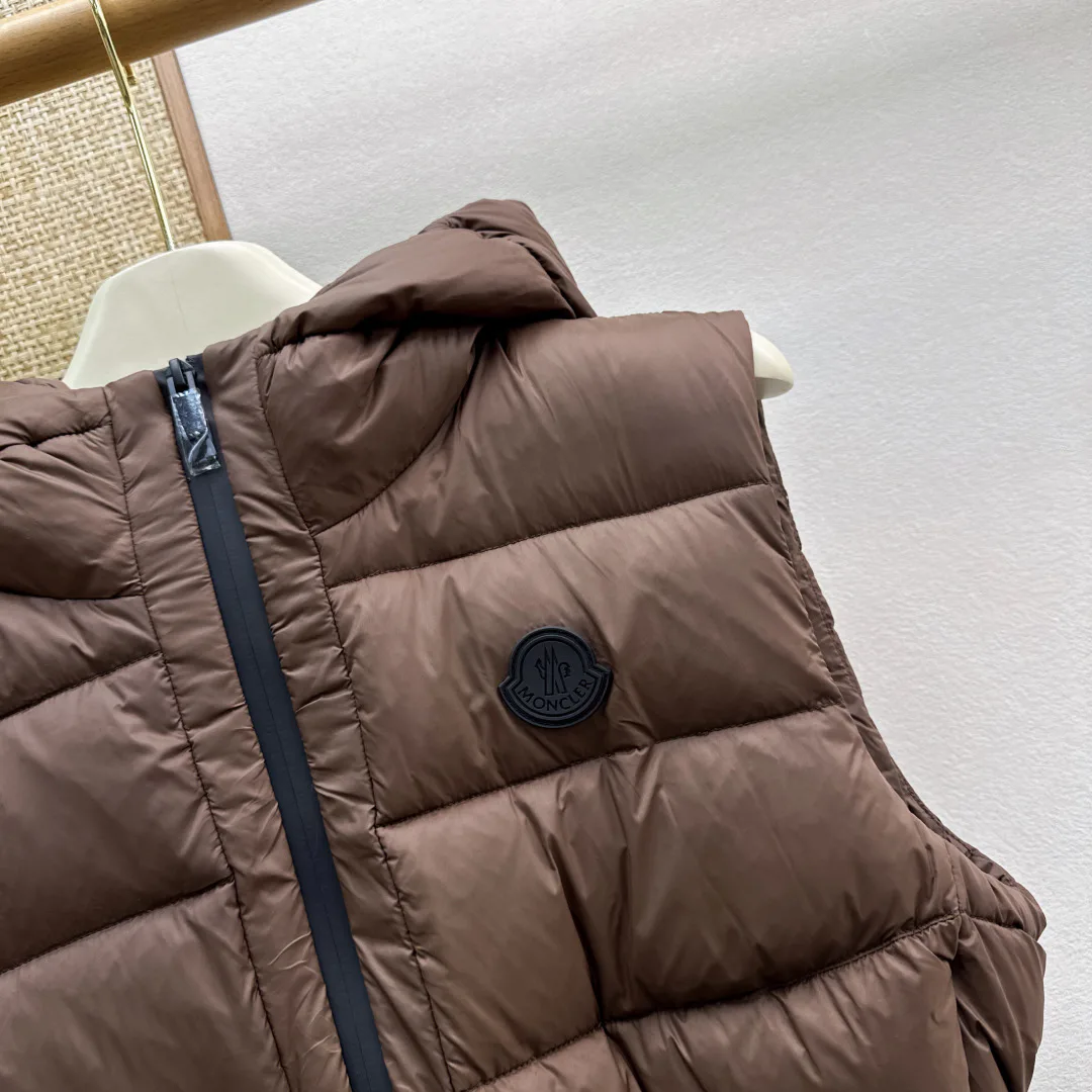 Women's Vests MONCLER 18108606