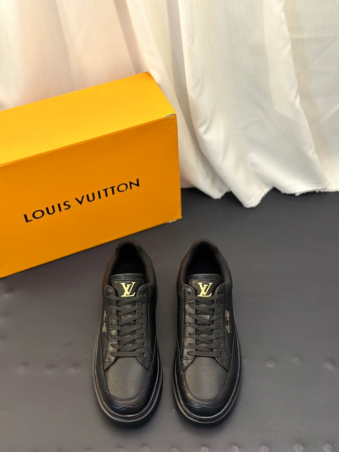 Кроссовки Мужские Louis Vuitton 18586717