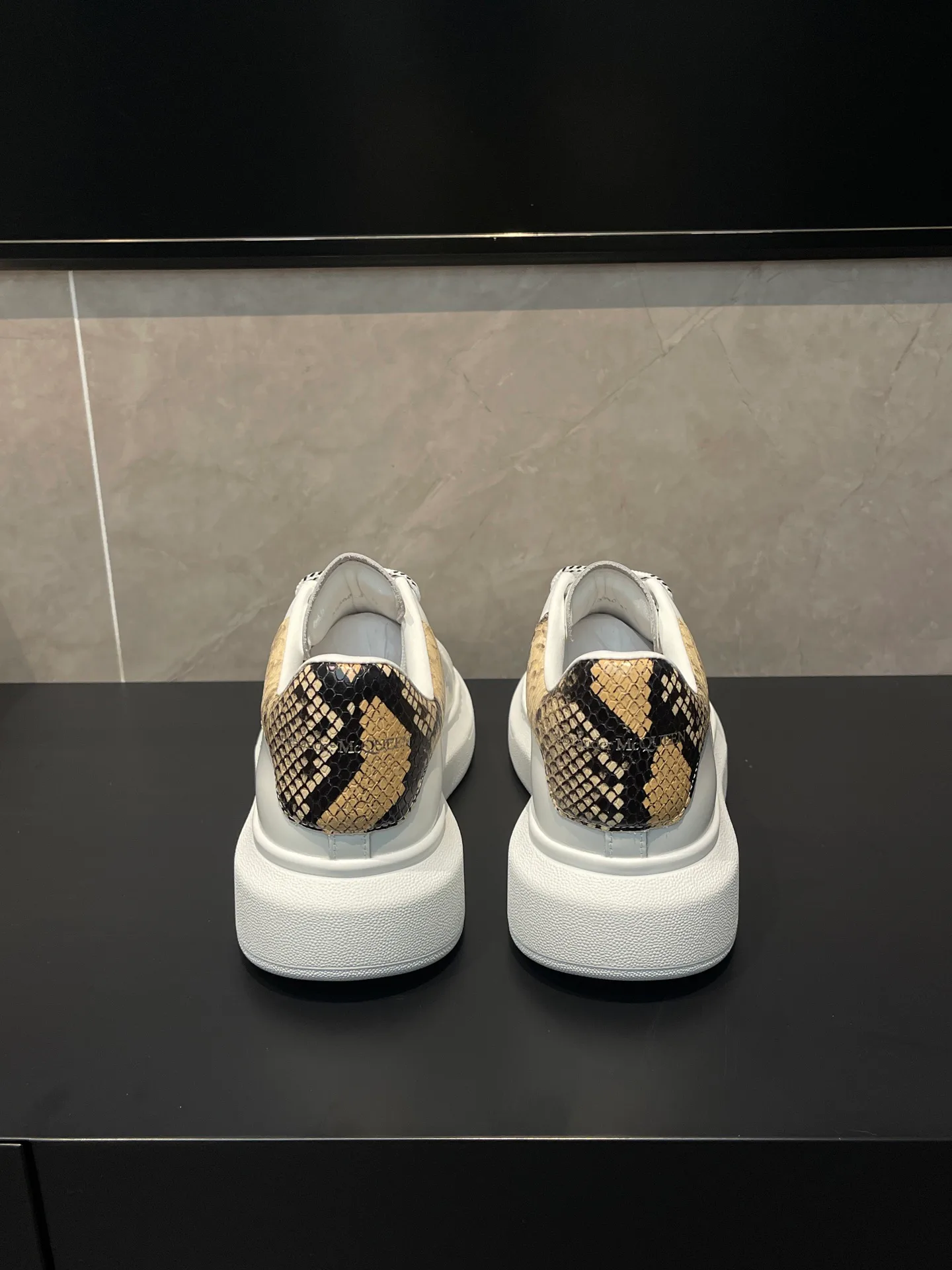 Women's Sneakers ALEXANDER MCQUEEN 18363872
