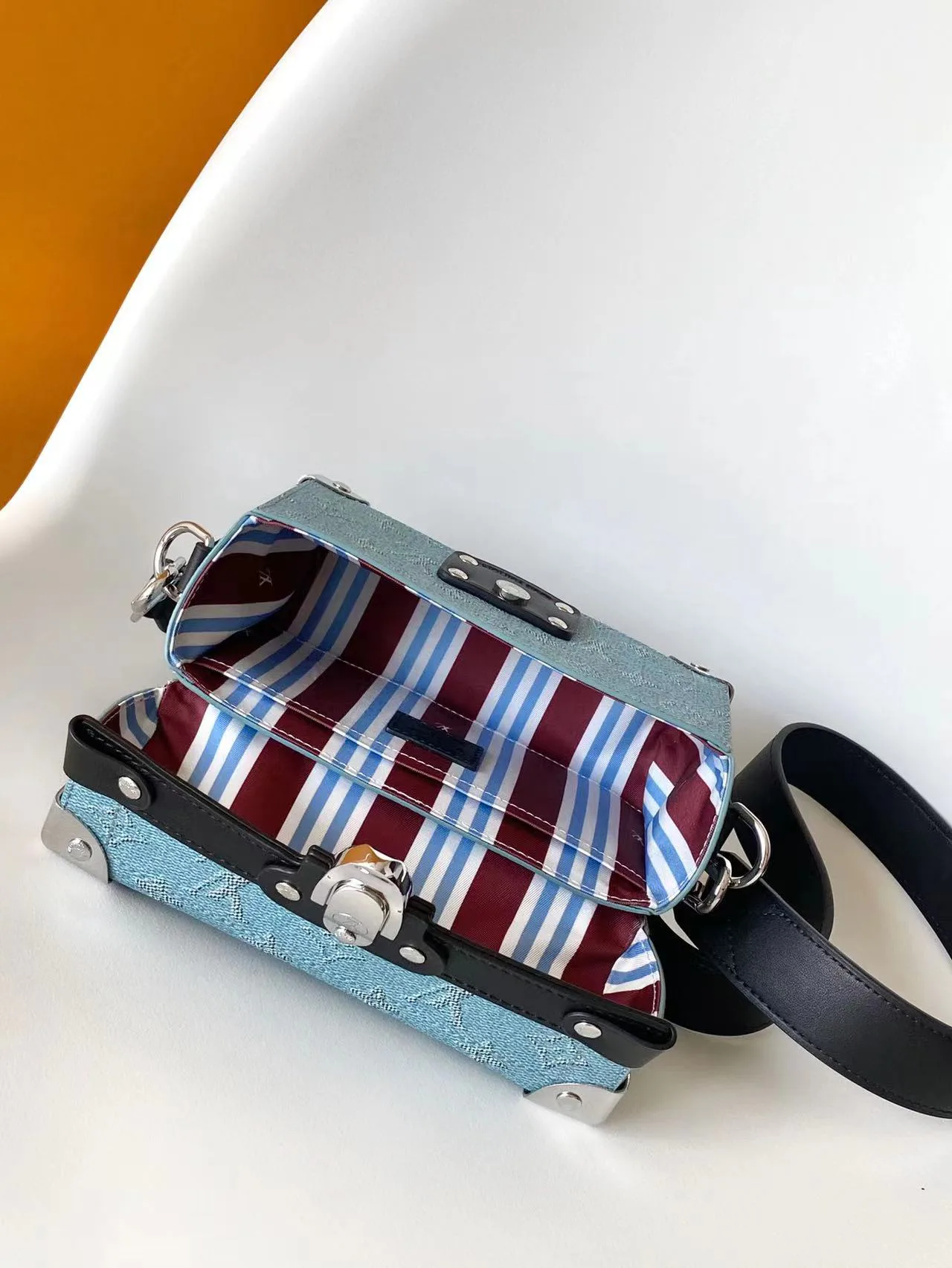 Women's Shoulder Bags LOUIS VUITTON 17949177