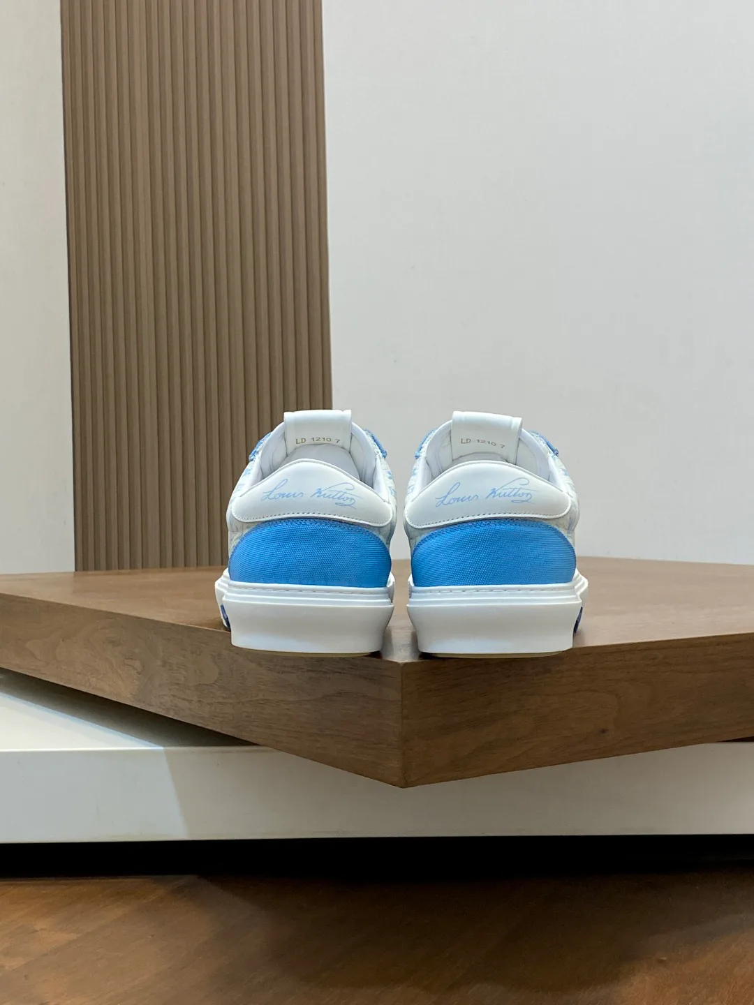 Men's Sneakers LOUIS VUITTON 18078963