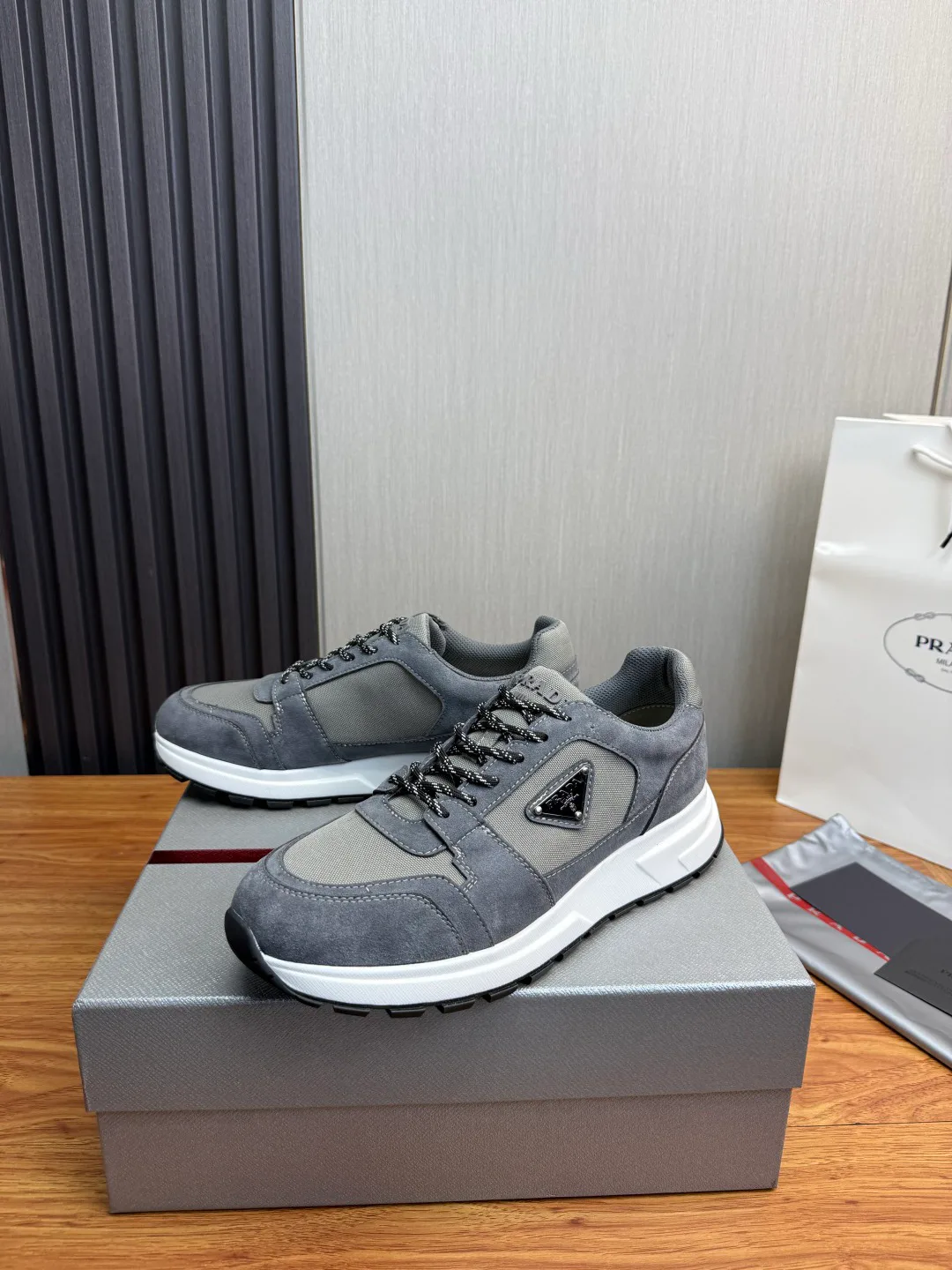 Кроссовки Мужские Prada 18564261