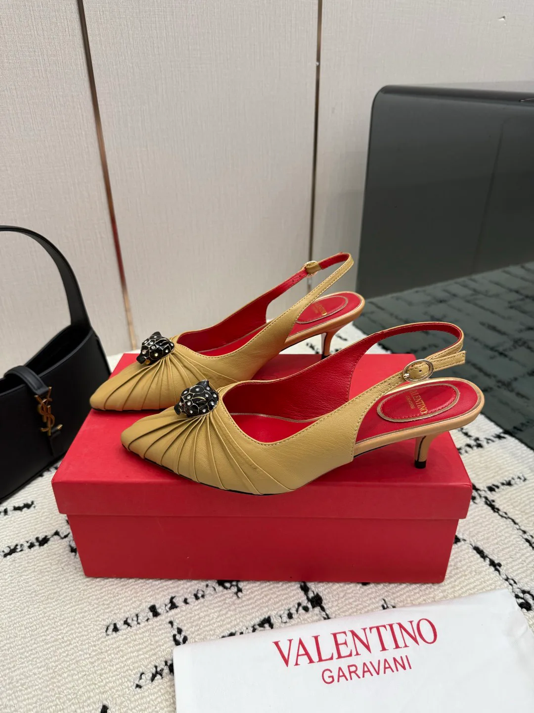 Women's Open-Toe Sandals VALENTINO 18049046