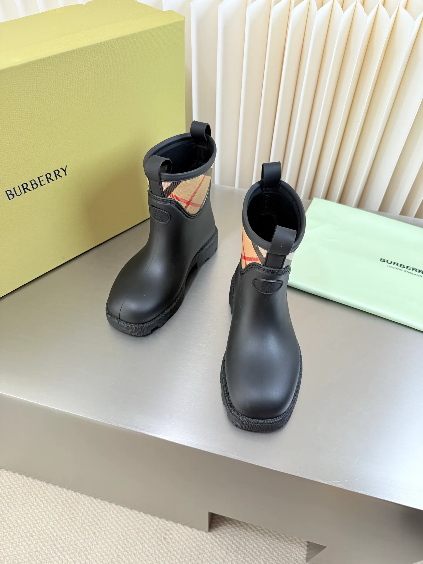 Women's Boots BURBERRY 18152394