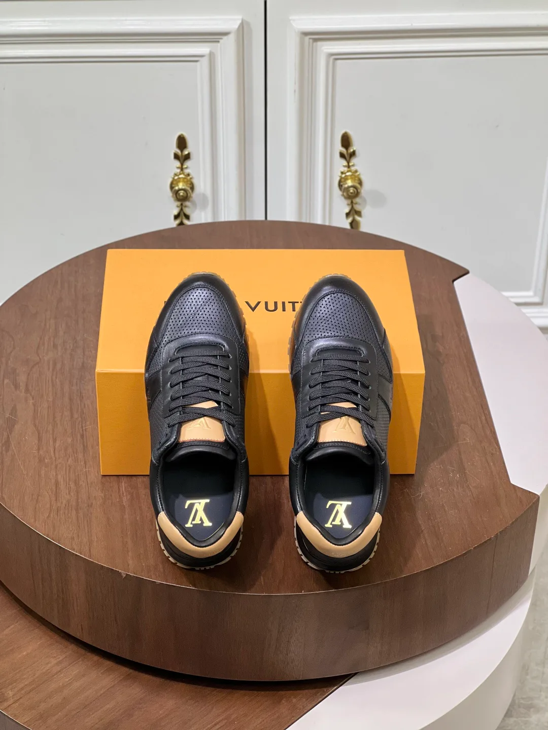 Men's Sneakers LOUIS VUITTON 18039349