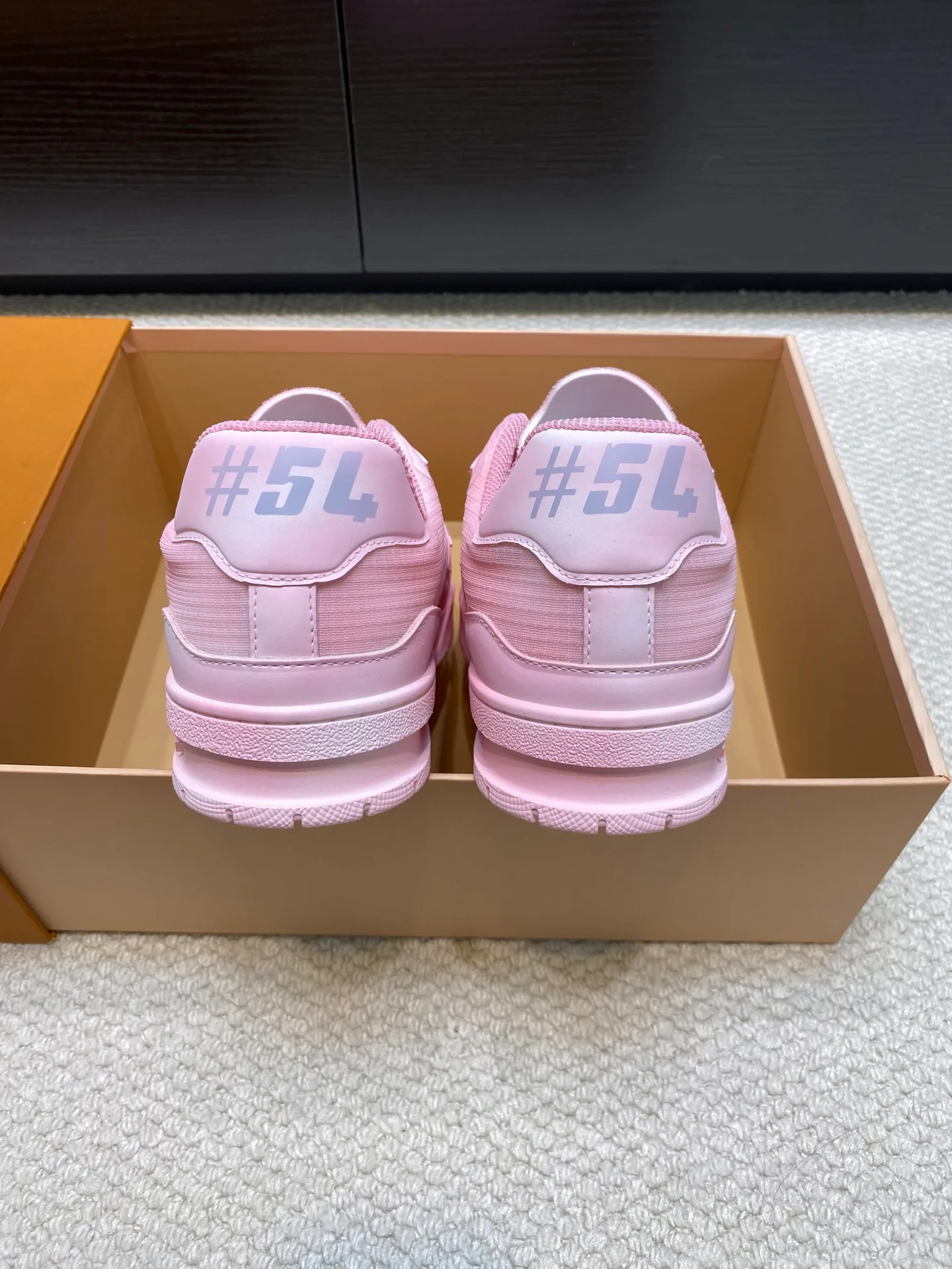 Women's Sneakers LOUIS VUITTON 17969019