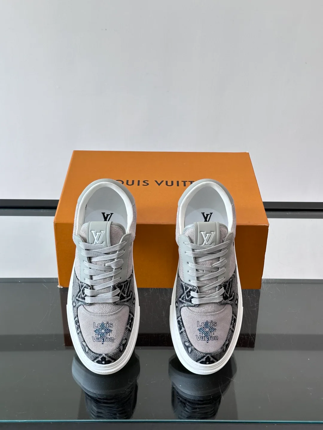 Women's Sneakers LOUIS VUITTON 17037735