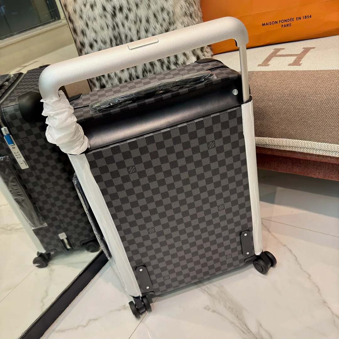 Suitcases LOUIS VUITTON 17675224