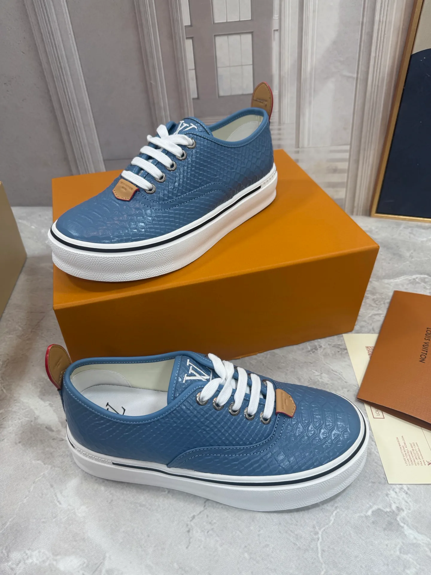 Men's Sneakers LOUIS VUITTON 18190058