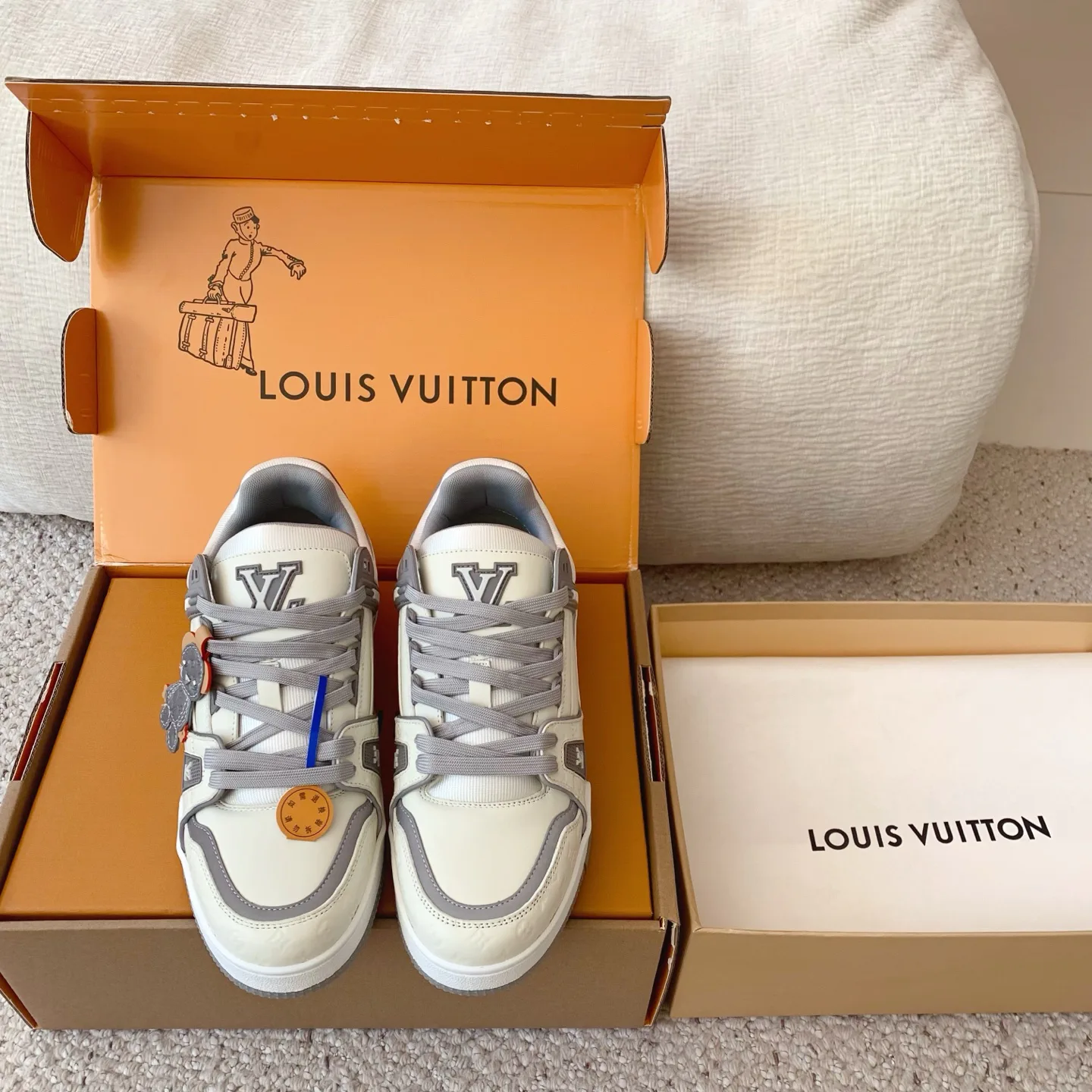 Women's Sneakers LOUIS VUITTON 18258368