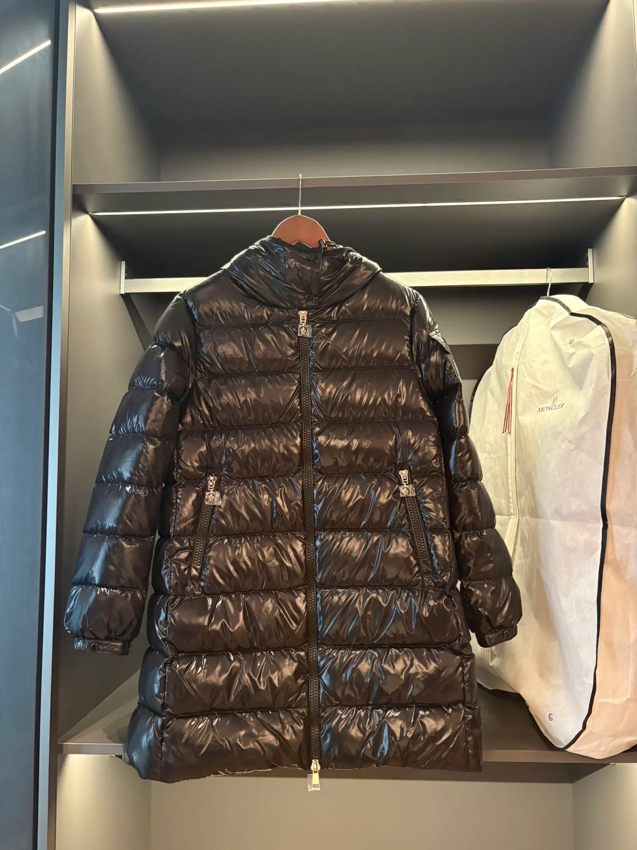 Women's Jackets And Down Jackets MONCLER 18111043