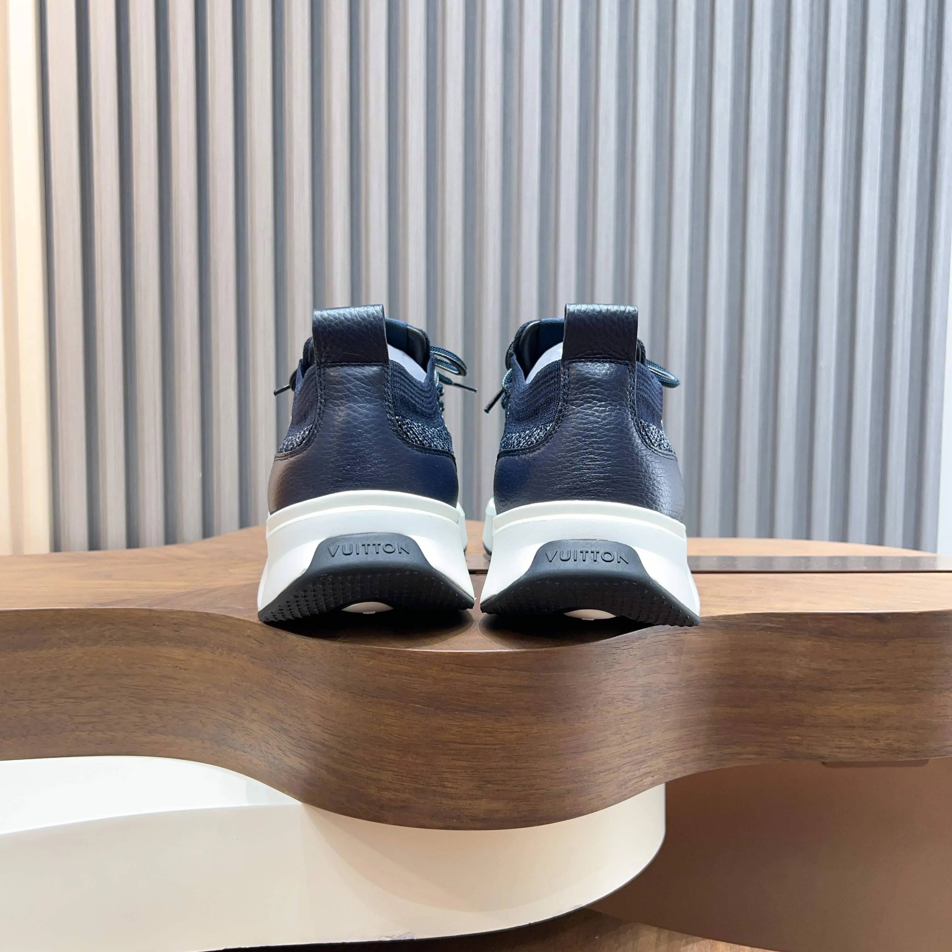 Men's Sneakers LOUIS VUITTON 17916667
